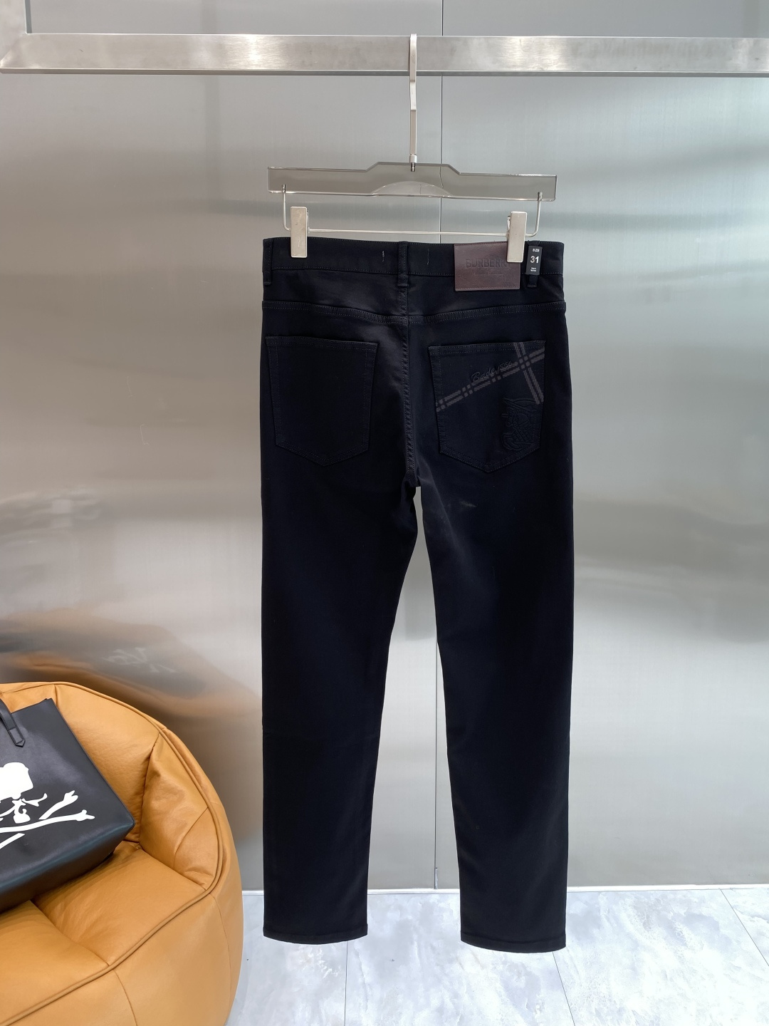NO:842199,'Bajia' 2026 spring heavy-duty washed casual jeans, imported original washed stretch fabric, comfortable and elastic, unique design, super correct fit, comfortable and breathable, extremely high grade, counter quality, handsome upper body, size 29-36, next day,, burberry, jeans,19860909《巴家》 2026春款重工水洗休闲牛仔裤,进口原版水洗弹力面料,舒适有弹性,独特设计,版型超正,舒适透气,档次极高,专柜品质,上身帅气十足,码数29-36隔天,,burberry,jeans,,Men's clothing