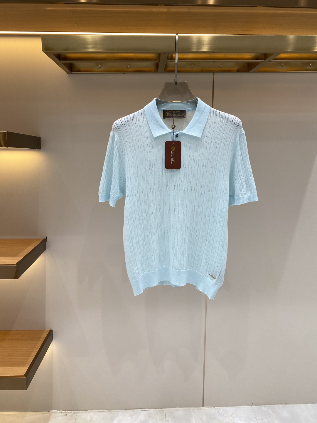 NO:864058,'LP Home' 2026 new men's knitted short-sleeves!  High-end trendy items, fashionable items sought after by celebrities!  A must-have item for every major star and internet celebrity. High-end custom-made mercerized cotton Yilite fabric, which feels delicate and soft, and the upper body is crisp and stylish. The brand logo design on the chest easily enhances the sense of fashion. The workmanship is extremely sophisticated and rigorous, and the wiring is neat and meticulous. It is a masterpiece of a famous designer!  Let you perfectly combine fashion, leisure and trend. Sizes M- 4XL, loro piana, T-shirt,19860909《LP家》 2026新款男士针织短袖！高端潮物,众星追捧时尚款！各大明星网红人手一件的出街单品.高级定制丝光棉伊力特面料,手感细腻柔软,上身挺括有型.胸前品牌logo设计,轻松将时髦感进阶,做工极为考究严谨,走线工整细致,大牌设计师巨作！让您时尚休闲与潮流完美结合.尺码M- 4XL,,loro piana,T-shirt,,Men's clothing