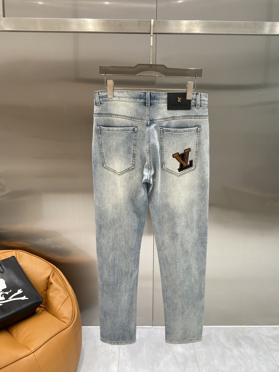 NO:872886,'Donkey Family' 2026 spring heavy-duty washed casual jeans, imported original washed stretch fabric, comfortable and elastic, unique design, super correct fit, comfortable and breathable, extremely high grade, counter quality, handsome upper body, size 29-38, next day, louis vuitton, louis vuitton, jeans,19860909《驴家》 2026春款重工水洗休闲牛仔裤,进口原版水洗弹力面料,舒适有弹性,独特设计,版型超正,舒适透气,档次极高,专柜品质,上身帅气十足,码数29-38隔天,,louis vuitton,louis vuitton,jeans,,Men's clothing