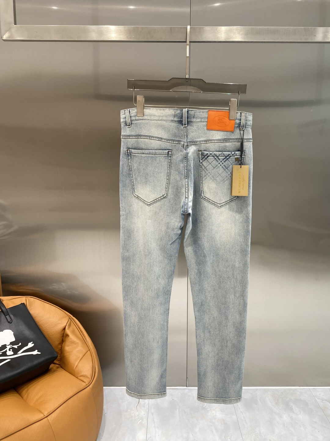 NO:872945,'Bajia' 2026 spring heavy-duty washed casual jeans, imported original washed stretch fabric, comfortable and elastic, unique design, super correct fit, comfortable and breathable, extremely high grade, counter quality, handsome upper body, size 29-36, next day,, burberry, jeans,19860909《巴家》 2026春款重工水洗休闲牛仔裤,进口原版水洗弹力面料,舒适有弹性,独特设计,版型超正,舒适透气,档次极高,专柜品质,上身帅气十足,码数29-36隔天,,burberry,jeans,,Men's clothing