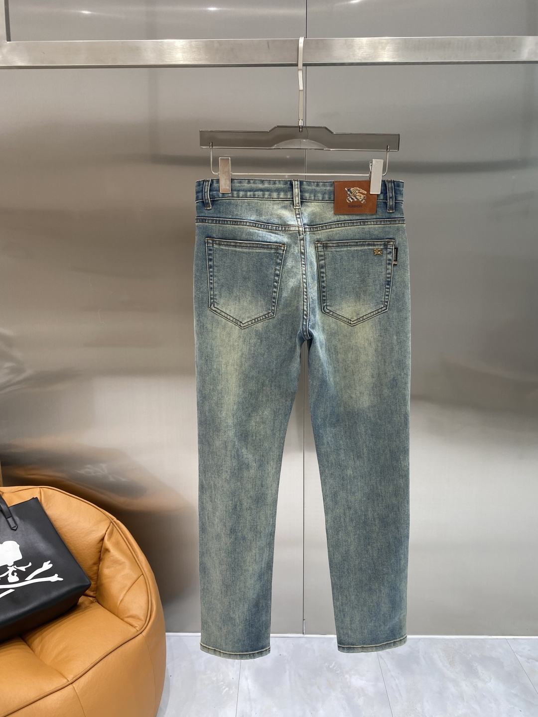 NO:872885,'Bajia' 2026 spring heavy-duty washed casual jeans, imported original washed stretch fabric, comfortable and elastic, unique design, super correct fit, comfortable and breathable, extremely high grade, counter quality, handsome upper body, size 29-36, next day,, burberry, jeans,19860909《巴家》 2026春款重工水洗休闲牛仔裤,进口原版水洗弹力面料,舒适有弹性,独特设计,版型超正,舒适透气,档次极高,专柜品质,上身帅气十足,码数29-36隔天,,burberry,jeans,,Men's clothing