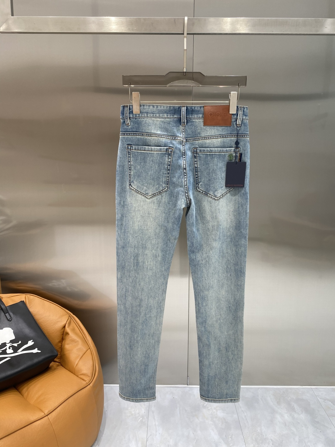 NO:872906,'Donkey Family' 2026 spring heavy-duty washed casual jeans, imported original washed stretch fabric, comfortable and elastic, unique design, super correct fit, comfortable and breathable, extremely high grade, counter quality, handsome upper body, size 29-36, next day,, louis vuitton, louis vuitton, jeans,19860909《驴家》 2026春款重工水洗休闲牛仔裤,进口原版水洗弹力面料,舒适有弹性,独特设计,版型超正,舒适透气,档次极高,专柜品质,上身帅气十足,码数29-36隔天,,louis vuitton,louis vuitton,jeans,,Men's clothing