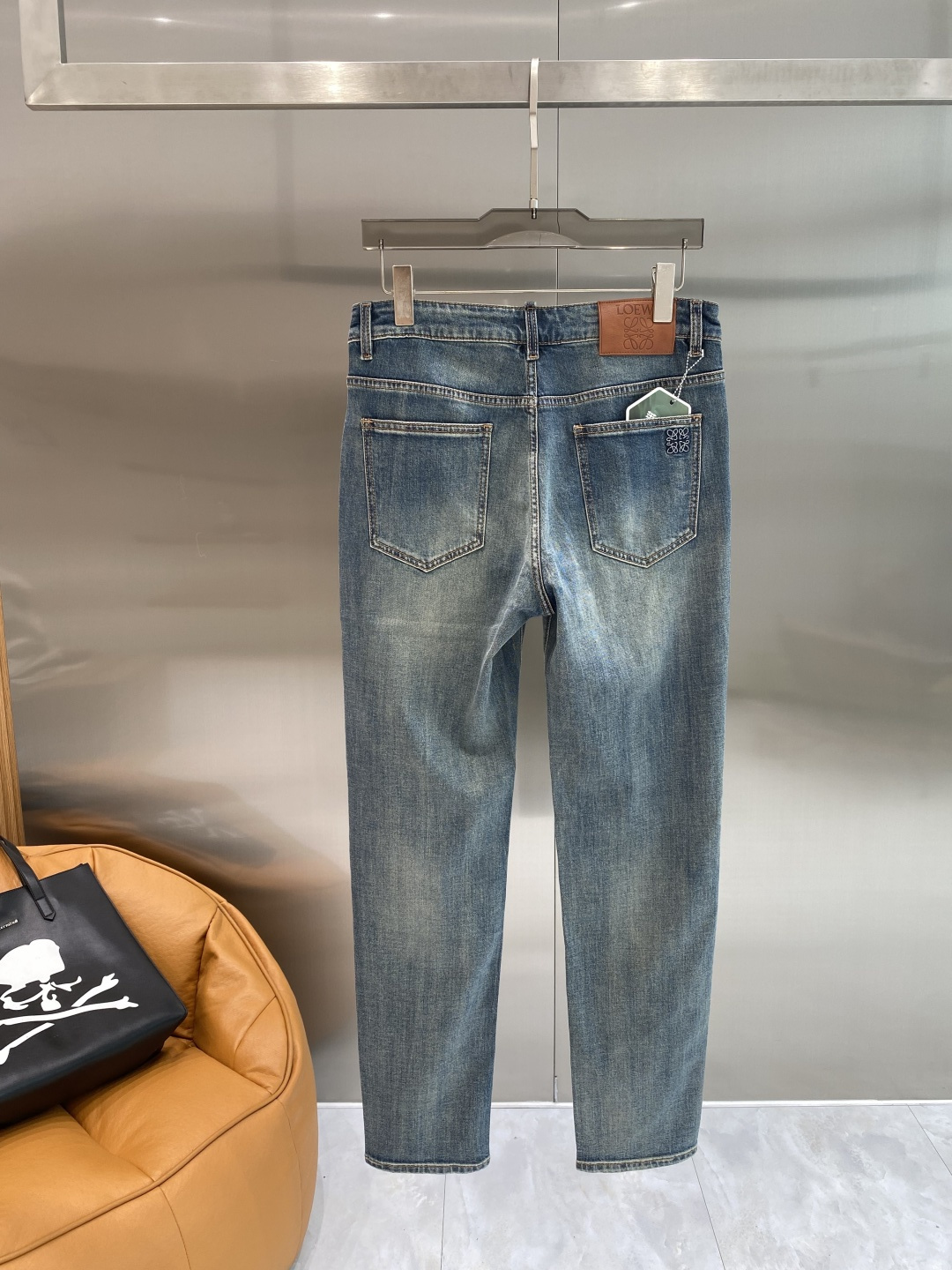 NO:872978,'Luojia' 2026 heavy-duty washed casual jeans, imported original washed stretch fabric, comfortable and elastic, unique design, super correct fit, comfortable and breathable, extremely high grade, counter quality, handsome upper body, size 29-38, next day,,loewe,jeans,19860909《罗家》 2026重工水洗休闲牛仔裤,进口原版水洗弹力面料,舒适有弹性,独特设计,版型超正,舒适透气,档次极高,专柜品质,上身帅气十足,码数29-38隔天,,loewe,jeans,,Men's clothing
