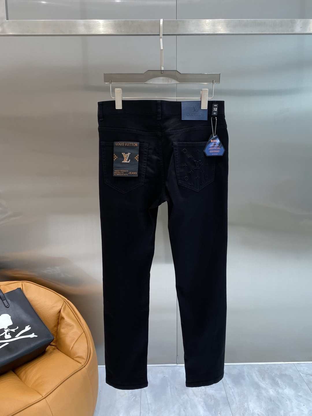 NO:872938,'Donkey Family' 2026 heavy-duty washed casual jeans, imported original washed stretch fabric, comfortable and elastic, unique design, super correct fit, comfortable and breathable, extremely high grade, counter quality, handsome upper body, size 29-38, next day,, louis vuitton, louis vuitton, jeans,19860909《驴家》 2026重工水洗休闲牛仔裤,进口原版水洗弹力面料,舒适有弹性,独特设计,版型超正,舒适透气,档次极高,专柜品质,上身帅气十足,码数29-38隔天,,louis vuitton,louis vuitton,jeans,,Men's clothing