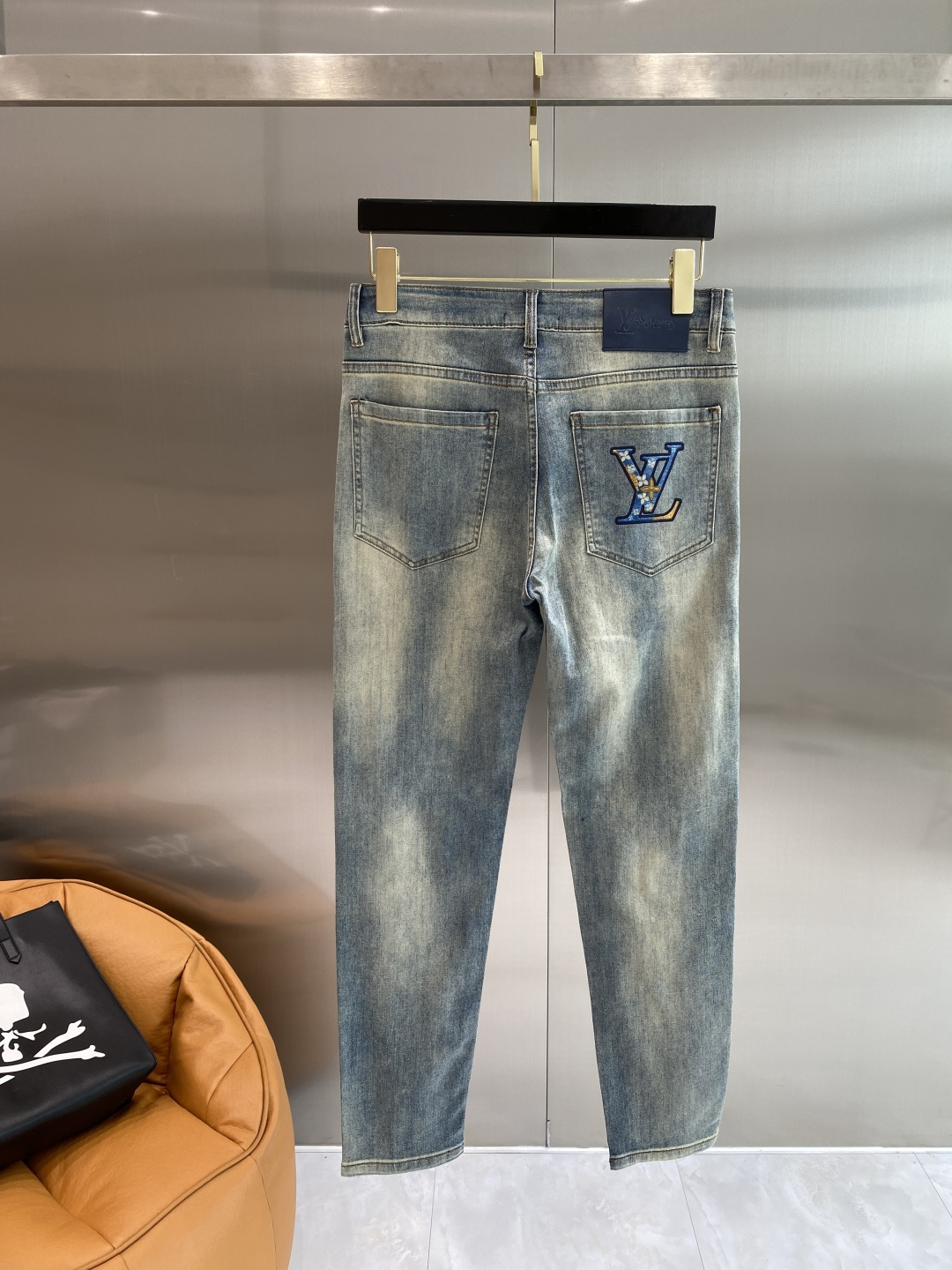 NO:872897,'Donkey Family' 2026 heavy-duty washed casual jeans, imported original washed stretch fabric, comfortable and elastic, unique design, super correct fit, comfortable and breathable, extremely high grade, counter quality, handsome upper body, size 29-38, next day,, louis vuitton, louis vuitton, jeans,19860909《驴家》 2026重工水洗休闲牛仔裤,进口原版水洗弹力面料,舒适有弹性,独特设计,版型超正,舒适透气,档次极高,专柜品质,上身帅气十足,码数29-38隔天,,louis vuitton,louis vuitton,jeans,,Men's clothing