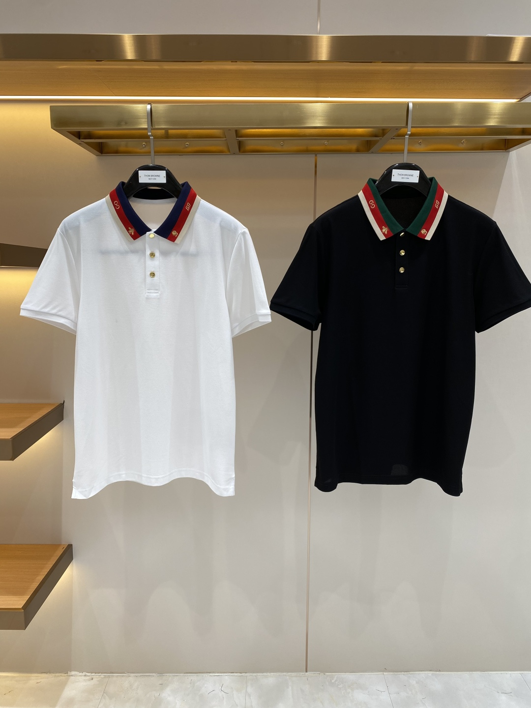 NO:872811,'Gujia' 2026 Men's Business Casual Solid Color Lapel Short-Sleeved POLO Shirt #Customers provide imported pique cotton fabrics, selected high-quality long-staple cotton raw materials, the fabric properties are all superior, the mesh structure is fine and natural, after washing, the texture becomes more friendly, both comfort and breathability are perfect, the tactile experience is self-evident, POLO shirt size M-3XL next day,, gucci, T-shirt,19860909《古家》 2026男士商务休闲纯色翻领短袖POLO衫#客供进口珠地棉面料,甄选上等长绒棉花原料,面料属性皆为上乘,网眼结构细腻自然,经过水洗后,肌理变得更具亲和力,舒适性与透气性完美兼备,触感体验不言而喻,POLO衫 尺码M-3XL隔天,,gucci,T-shirt,,Men's clothing