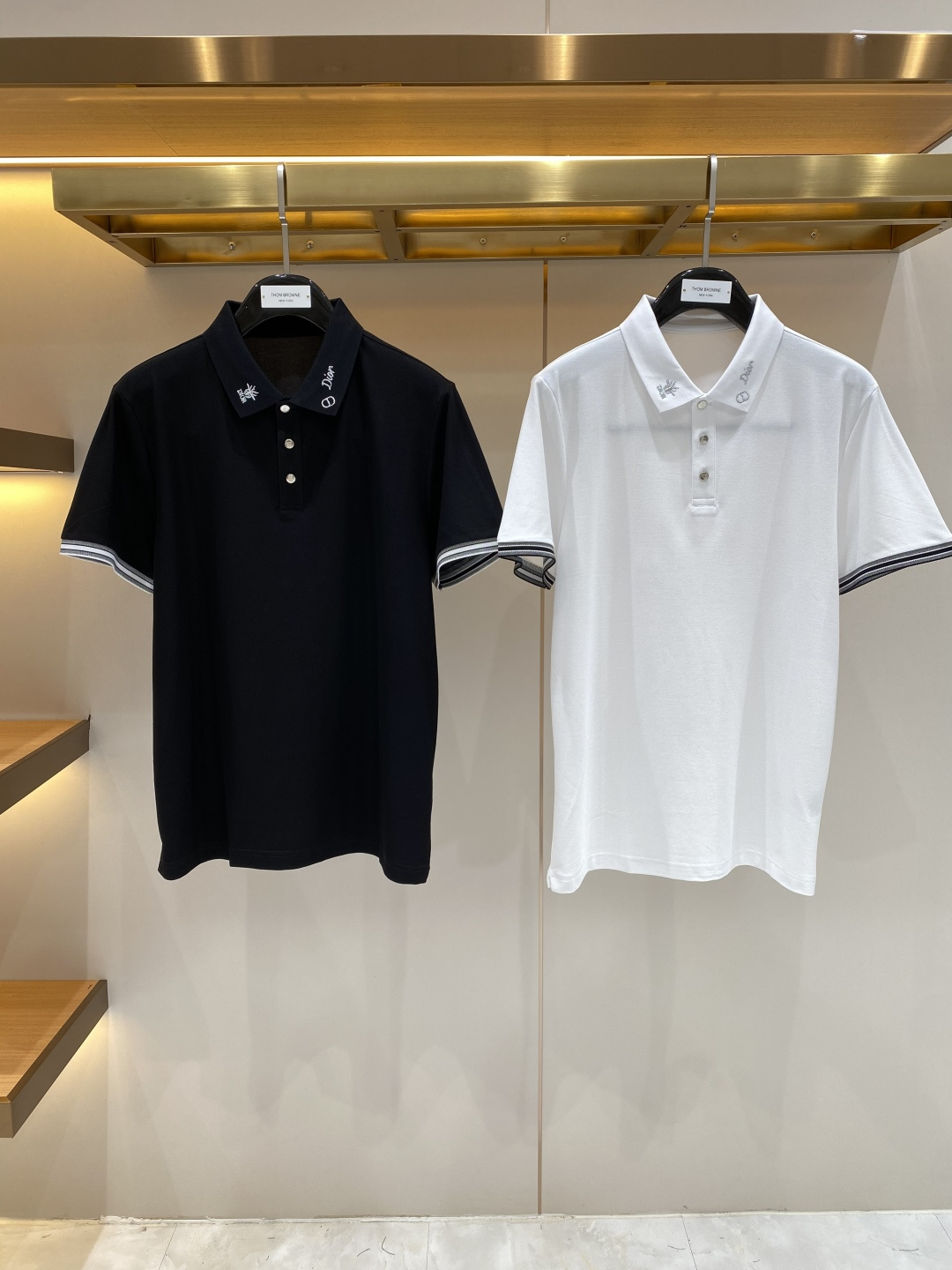 NO:872768,'DI Jia' 2026 Men's Business Casual Solid Color Lapel Short-Sleeved POLO Shirt #Customers supply imported pique cotton fabrics, selected high-quality long-staple cotton raw materials, the fabric properties are all superior, the mesh structure is fine and natural, after washing, the texture becomes more friendly, both comfort and breathability are perfect, the tactile experience is self-evident, POLO shirt size M-3XL, dior, T-shirt,19860909《迪家》 2026男士商务休闲纯色翻领短袖POLO衫#客供进口珠地棉面料,甄选上等长绒棉花原料,面料属性皆为上乘,网眼结构细腻自然,经过水洗后,肌理变得更具亲和力,舒适性与透气性完美兼备,触感体验不言而喻,POLO衫 尺码M-3XL隔天,,dior,T-shirt,,Men's clothing
