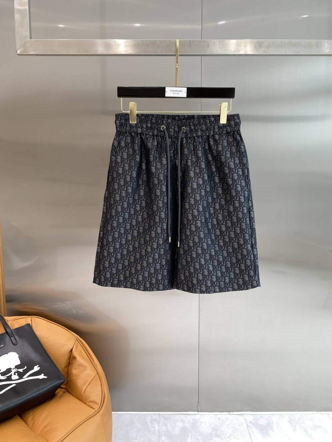 NO:872893,'Dijia' 2026 spring and summer new casual shorts!  On sale simultaneously on the official website. Customized brand classic LOGO, customized fabrics, excellent comfort, strong touch. Highly identifiable, perfect appearance and craftsmanship. Sizes M-3XL next day, dior, shorts,19860909《迪家》 2026春夏新款休闲短裤！官网同步发售.定制品牌经典LOGO,定制面料,舒适度极好,手触感强烈.辨识度极高,完美品相工艺. 尺码M-3XL隔天,,dior,shorts,,Men's clothing