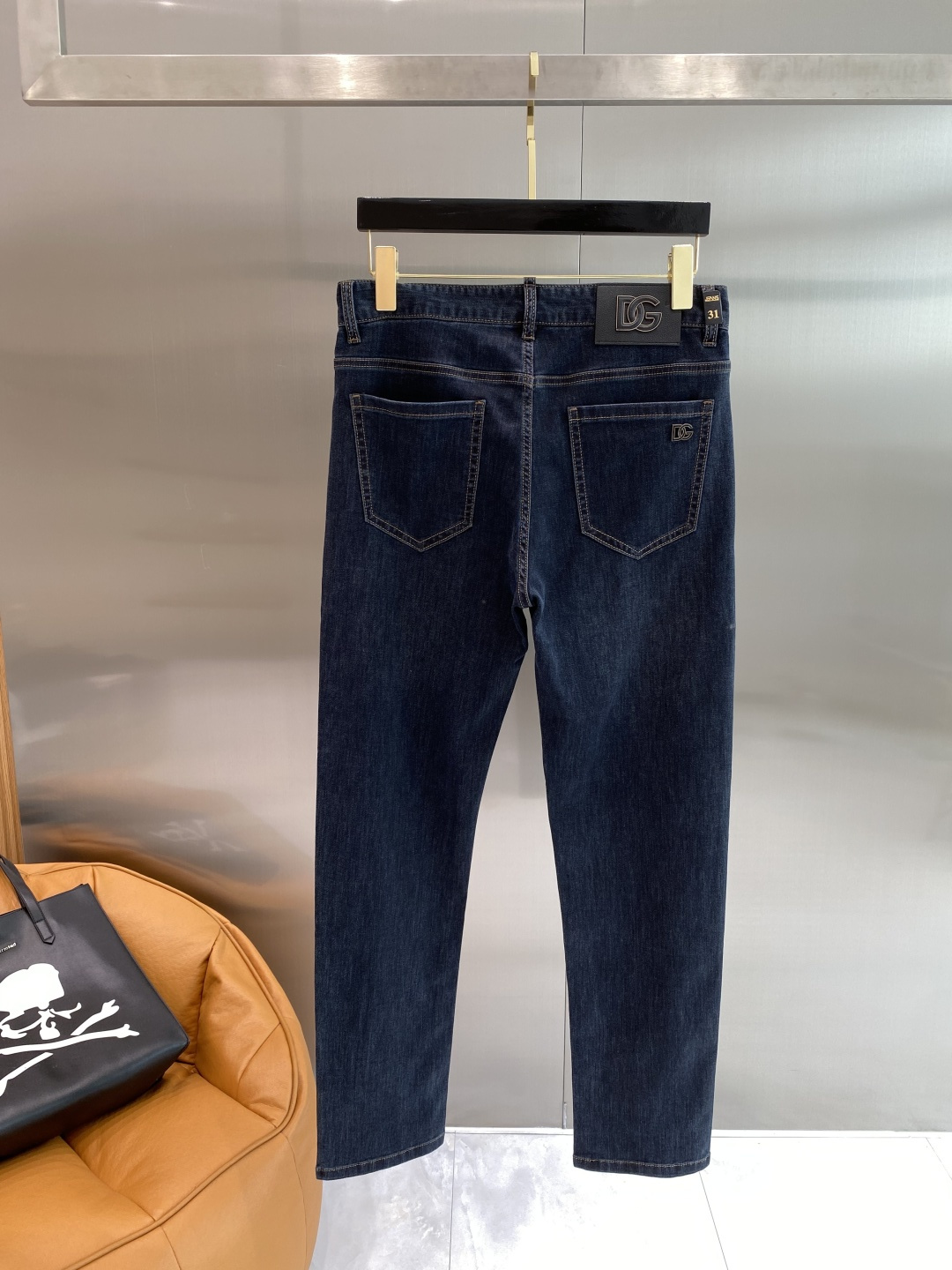 NO:933887,'DG Home' 2026 spring heavy-duty washed casual jeans, imported original washed stretch fabric, comfortable and elastic, unique design, super correct fit, comfortable and breathable, extremely high grade, counter quality, handsome upper body, size 29-36, next day,,gucci,jeans,19860909《DG家》 2026春款重工水洗休闲牛仔裤,进口原版水洗弹力面料,舒适有弹性,独特设计,版型超正,舒适透气,档次极高,专柜品质,上身帅气十足,码数29-36隔天,,gucci,jeans,,Men's clothing