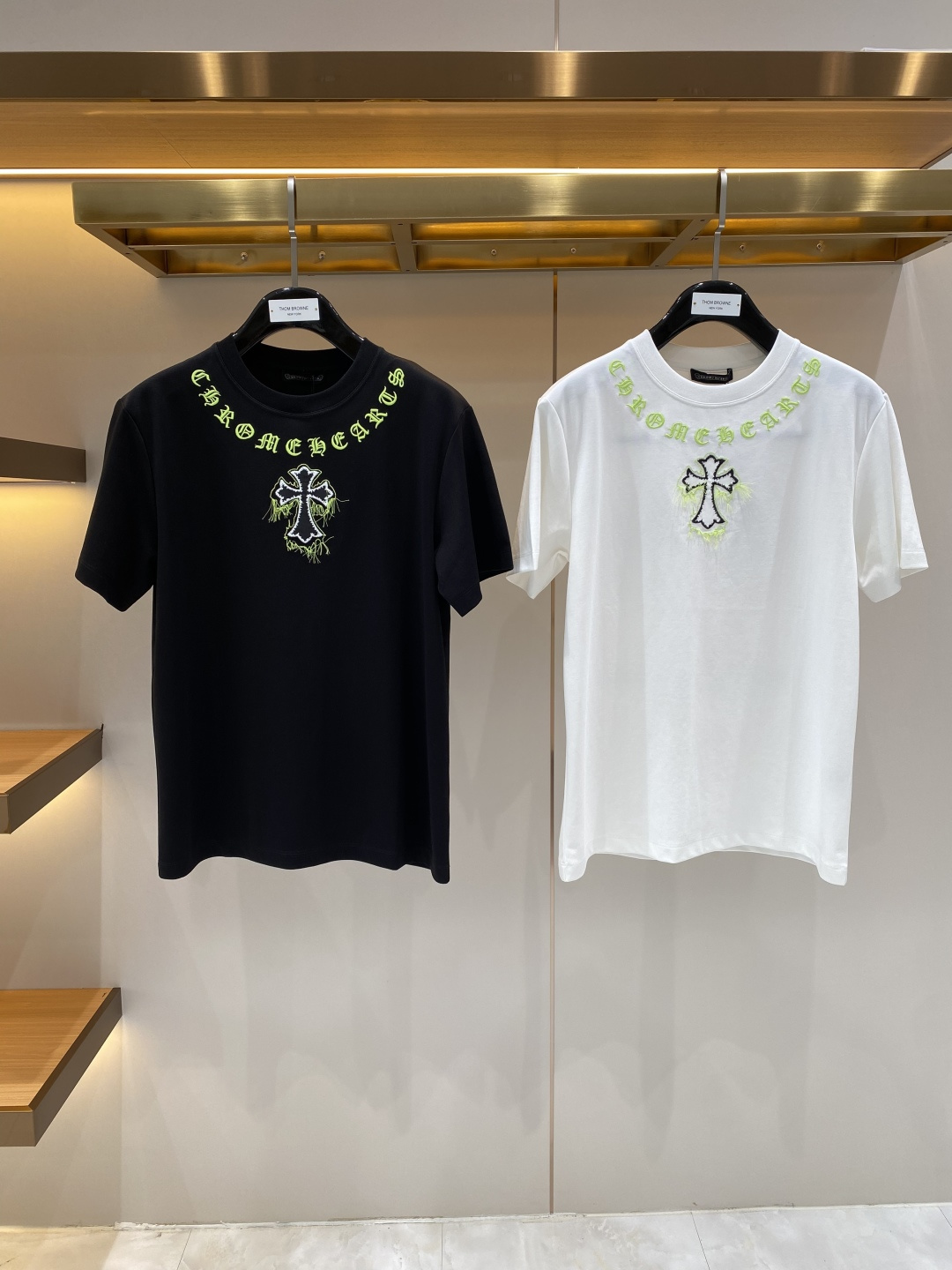 NO:908040,'Kejia' 2026 new launch counter latest short-sleeved round neck T-shirt, high-end custom design, avant-garde and fashionable!  Brand logo craft design, high-end customized fabrics. Soft to the touch. Comfortable to wear. Counter-level exquisite stitching. Fine workmanship. The upper body effect is incomparably handsome!  A must-have item for a stylish man!  Size S—XXL next day, T-shirt, tees, t-shirt,19860909《克家》 2026新款首发专柜最新款短袖圆领T恤 高端订制 设计前卫时尚！品牌logo工艺设计 高端定制面料.手感柔软.穿着舒适.专柜级别精致车线.做工精细.上身效果无敌帅气！型男必备单品！码数S—XXL隔天,,T-shirt,tees，t-shirt,,Men's clothing