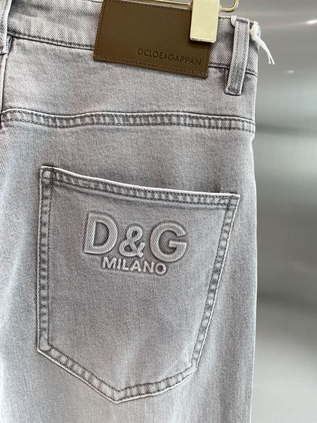 《𝙉𝙚𝙬🖤❤️DG家》26SS新款 牛仔直筒裤高端版本！专柜定制面料 透气舒适度高，细节无可挑剔，品牌元