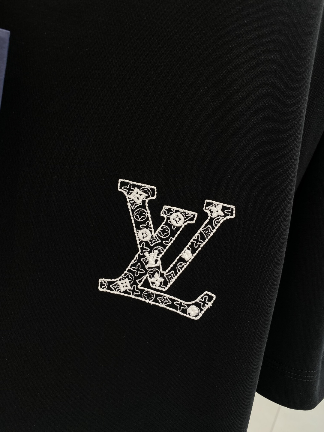 《𝙉𝙚𝙬🖤❤️驴家》2026新款首发专柜最新款短袖圆领T恤 高端订制 设计前卫时尚！刺绣品牌logo工艺