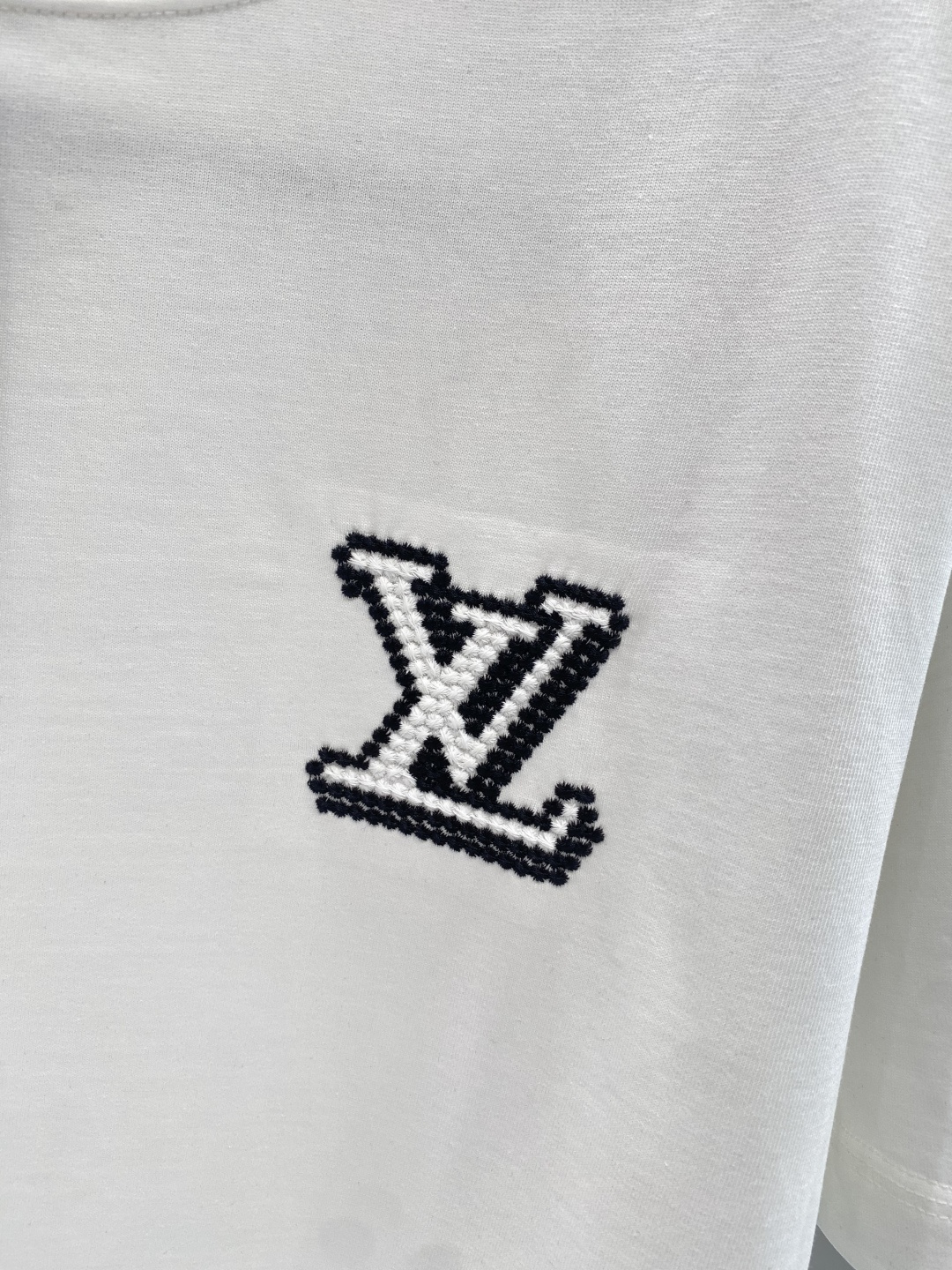 《𝙉𝙚𝙬🖤❤️驴家》2026新款首发专柜最新款短袖圆领T恤 高端订制 设计前卫时尚！刺绣品牌logo工艺