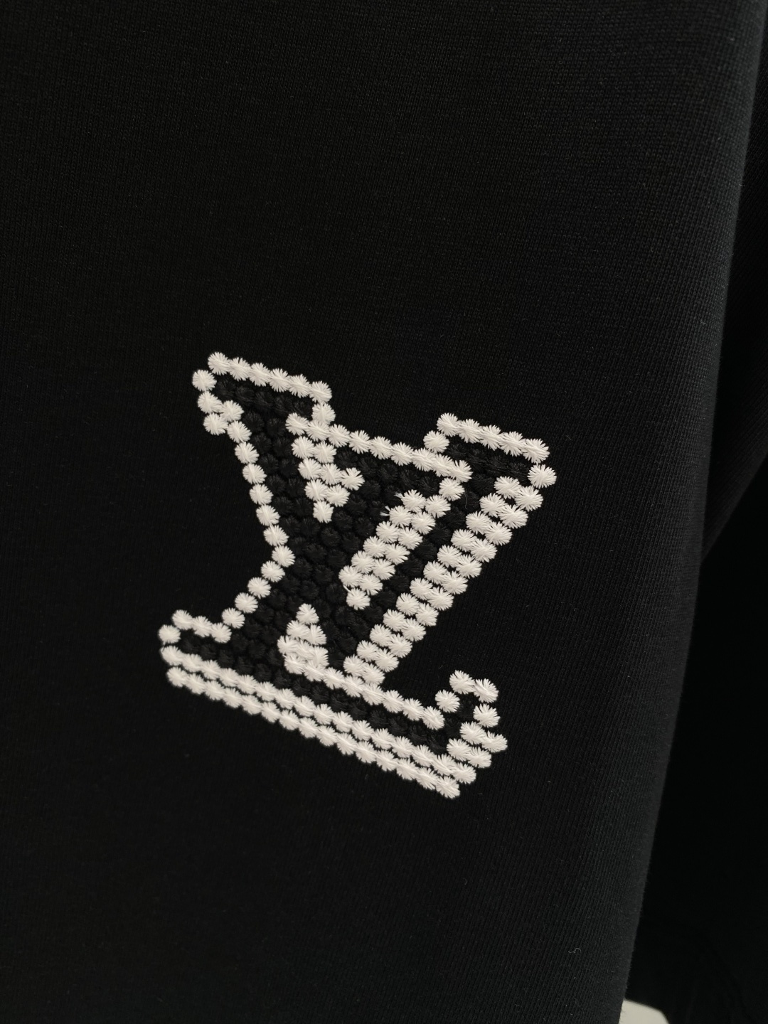《𝙉𝙚𝙬🖤❤️驴家》2026新款首发专柜最新款短袖圆领T恤 高端订制 设计前卫时尚！刺绣品牌logo工艺