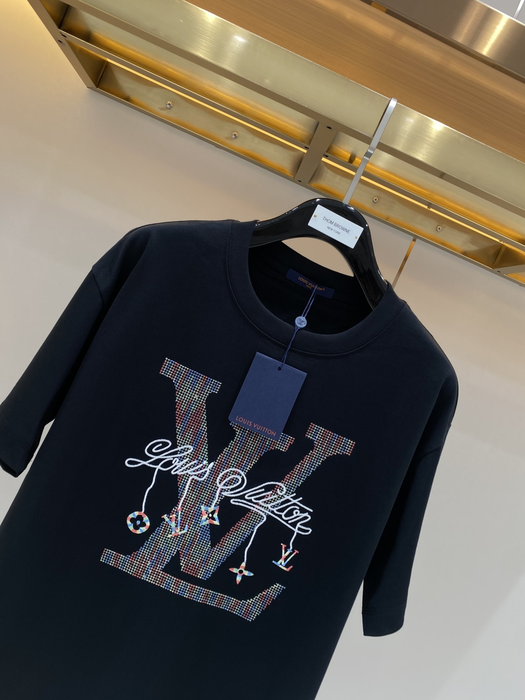 《𝙉𝙚𝙬🖤❤️驴家》2026新款首发专柜最新款短袖圆领T恤 高端订制 设计前卫时尚！刺绣品牌logo工艺