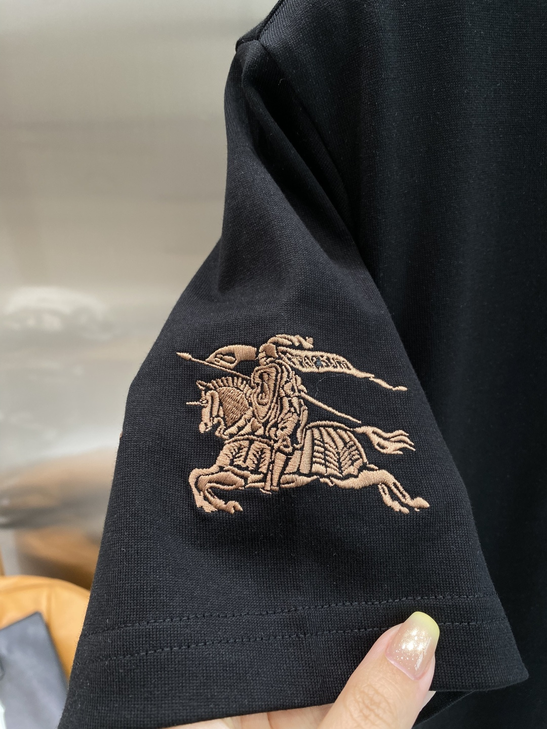 《𝙉𝙚𝙬🖤❤️巴家》2026新款首发专柜最新款短袖圆领T恤 高端订制 设计前卫时尚！刺绣品牌logo工艺