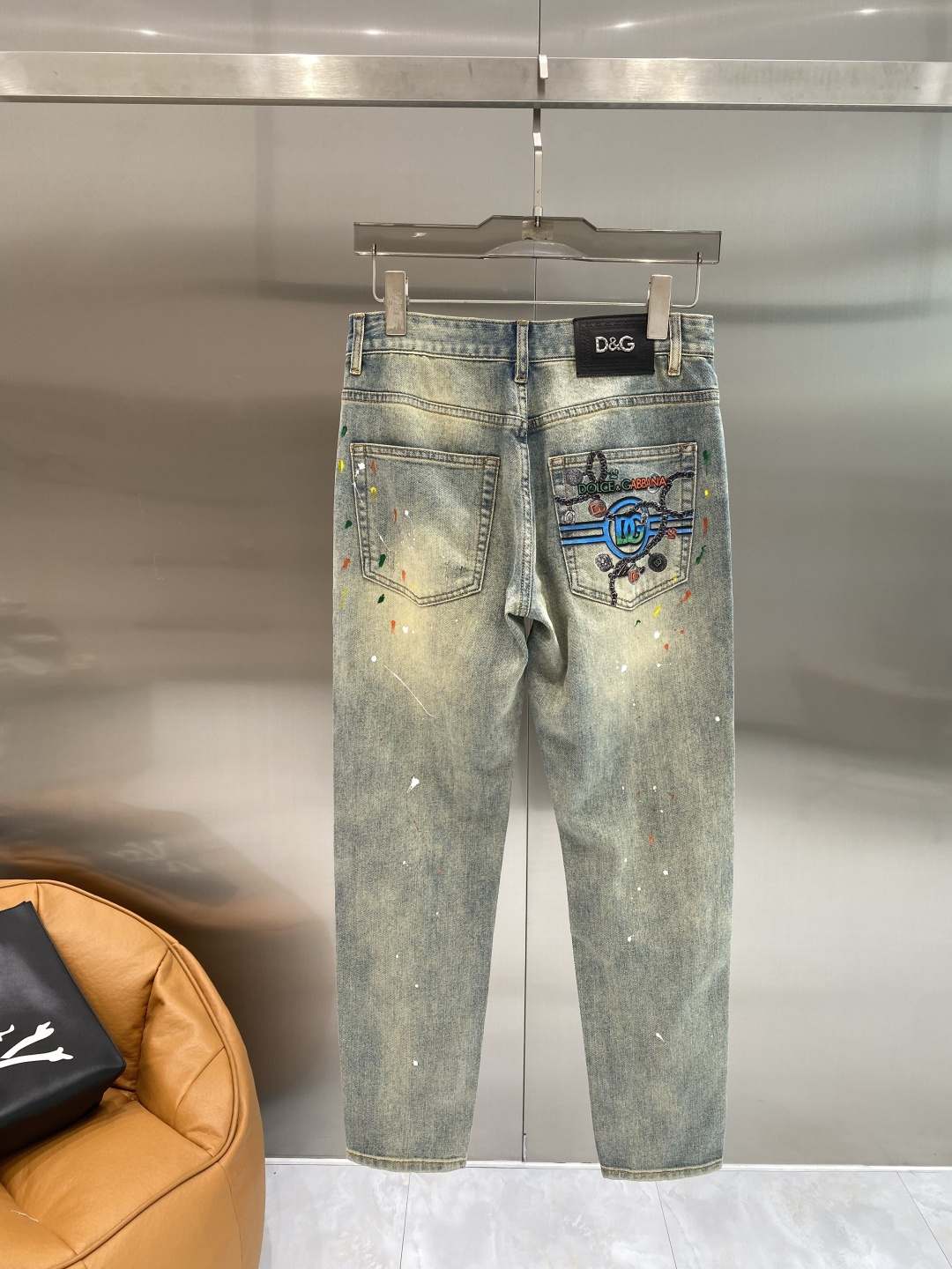 NO:928457,'DG Home' 26SS new high-end version of denim!  Custom-made fabrics at the counter are highly breathable and comfortable, with impeccable details and brand element design concepts, reflecting high quality. It feels delicate and soft!  Presenting casual tailoring, the upper body shape is awesome. Size 29-36, next day, gucci,19860909《DG家》 26SS新款 牛仔高端版本！专柜定制面料 透气舒适度高,细节无可挑剔,品牌元素设计理念,体现高品质.手感细腻柔软！呈现休闲裁剪,上身版型超赞.码数29-36隔天,,gucci,,Men's clothing