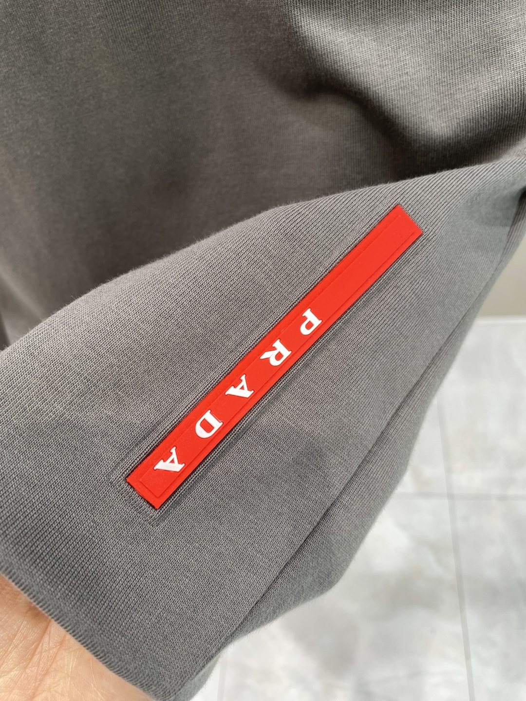 《𝙉𝙚𝙬🖤❤️普家》 2026新款首发专柜最新款短袖圆领T恤 高端订制 设计前卫时尚！品牌logo工艺设计 高端定制面料