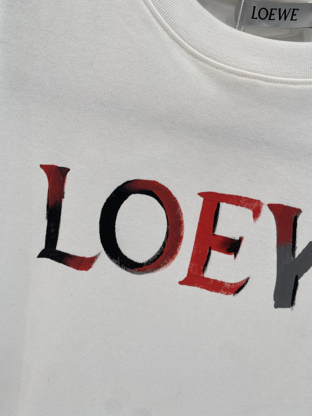 《𝙉𝙚𝙬🖤❤️罗家》 2026新款首发专柜最新款短袖圆领T恤 高端订制 设计前卫时尚!品牌logo工艺设计 高端定制面料 《𝙉𝙚𝙬🖤❤️罗家》 2026新款首发专柜最新款短袖圆领T恤 高端订制 设计前卫时尚!品牌logo工艺设计 高端定制面料