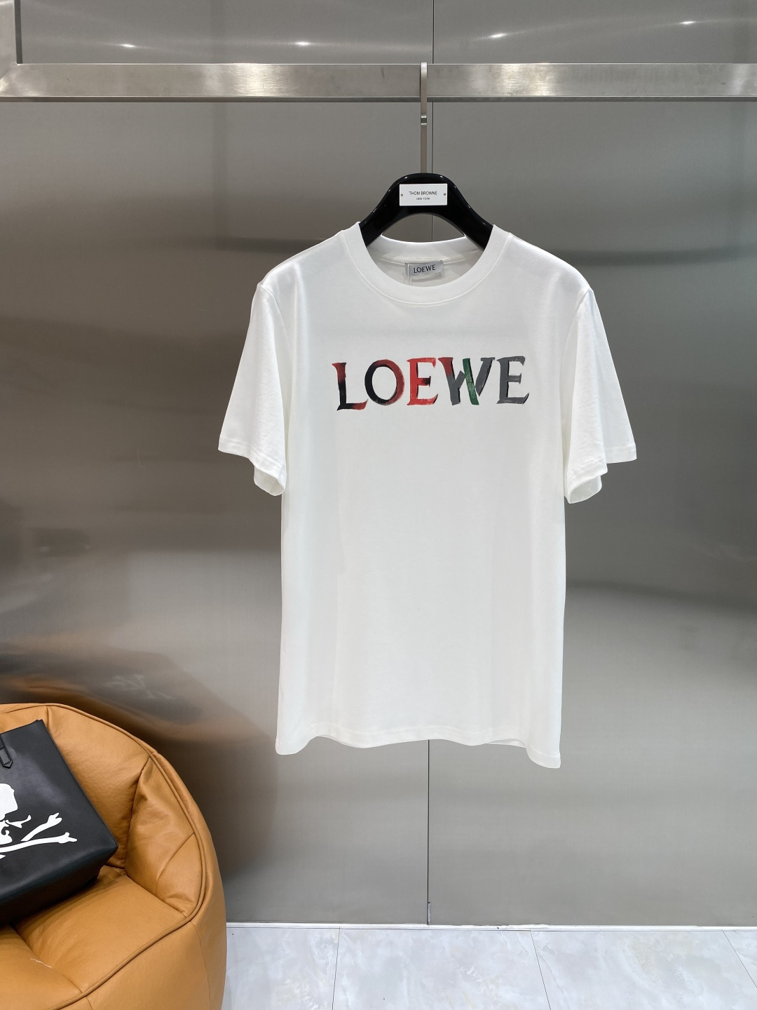 《𝙉𝙚𝙬🖤❤️罗家》 2026新款首发专柜最新款短袖圆领T恤 高端订制 设计前卫时尚!品牌logo工艺设计 高端定制面料 《𝙉𝙚𝙬🖤❤️罗家》 2026新款首发专柜最新款短袖圆领T恤 高端订制 设计前卫时尚!品牌logo工艺设计 高端定制面料