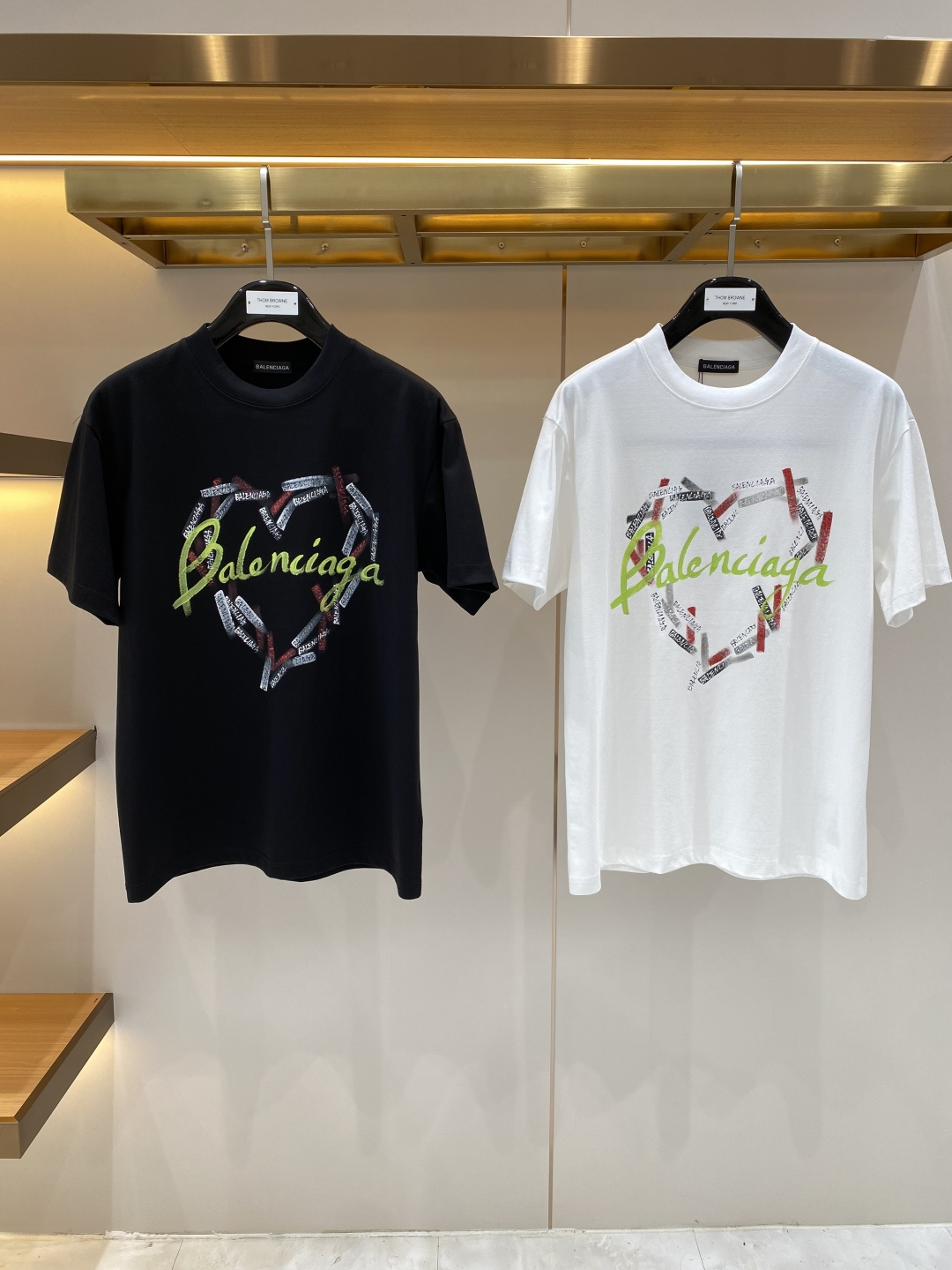 《𝙉𝙚𝙬🖤❤️巴黎家》2026新款首发专柜最新款短袖圆领T恤 高端订制 设计前卫时尚！品牌logo工艺设
