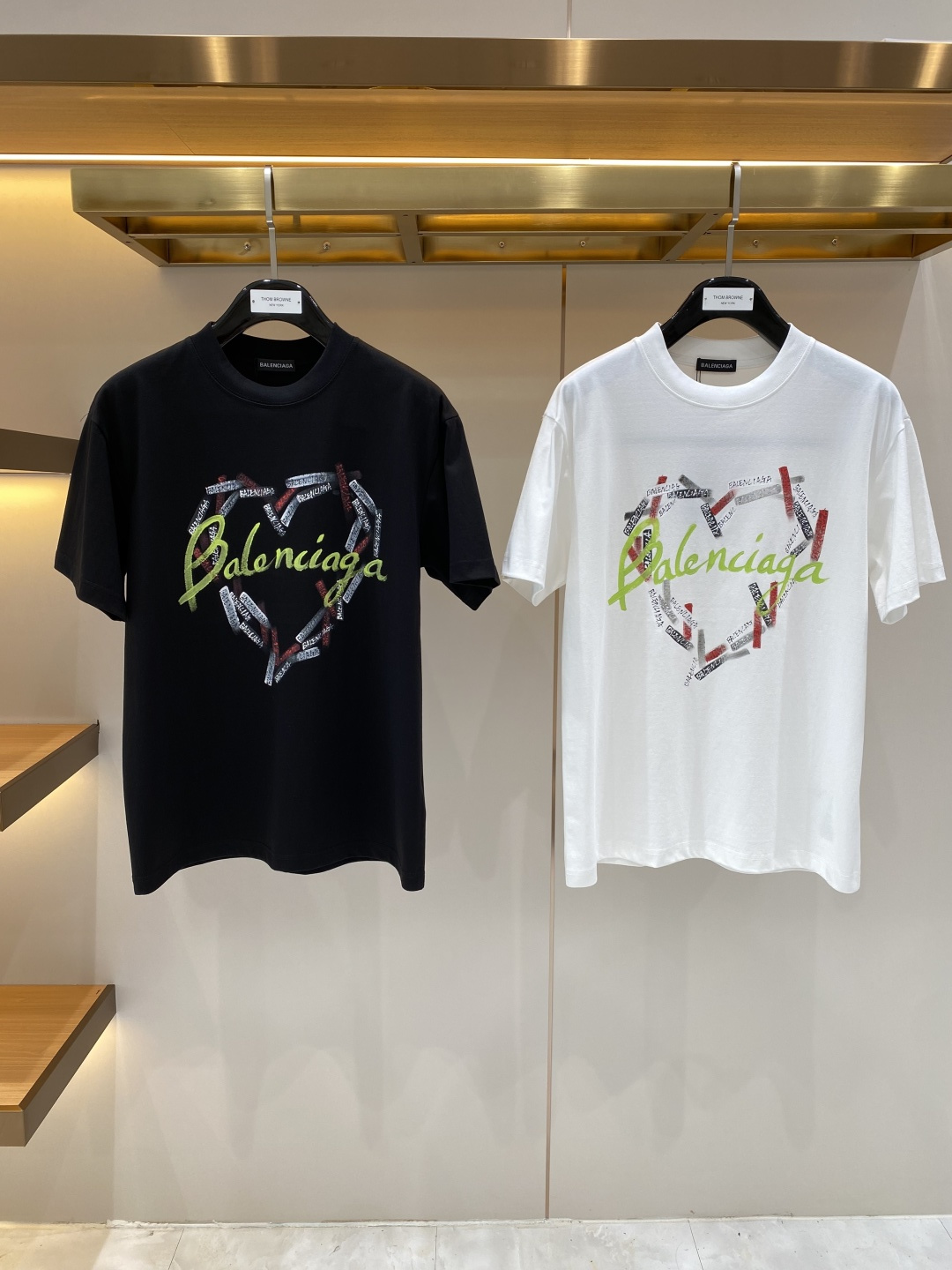 《𝙉𝙚𝙬🖤❤️巴黎家》2026新款首发专柜最新款短袖圆领T恤 高端订制 设计前卫时尚！品牌logo工艺设