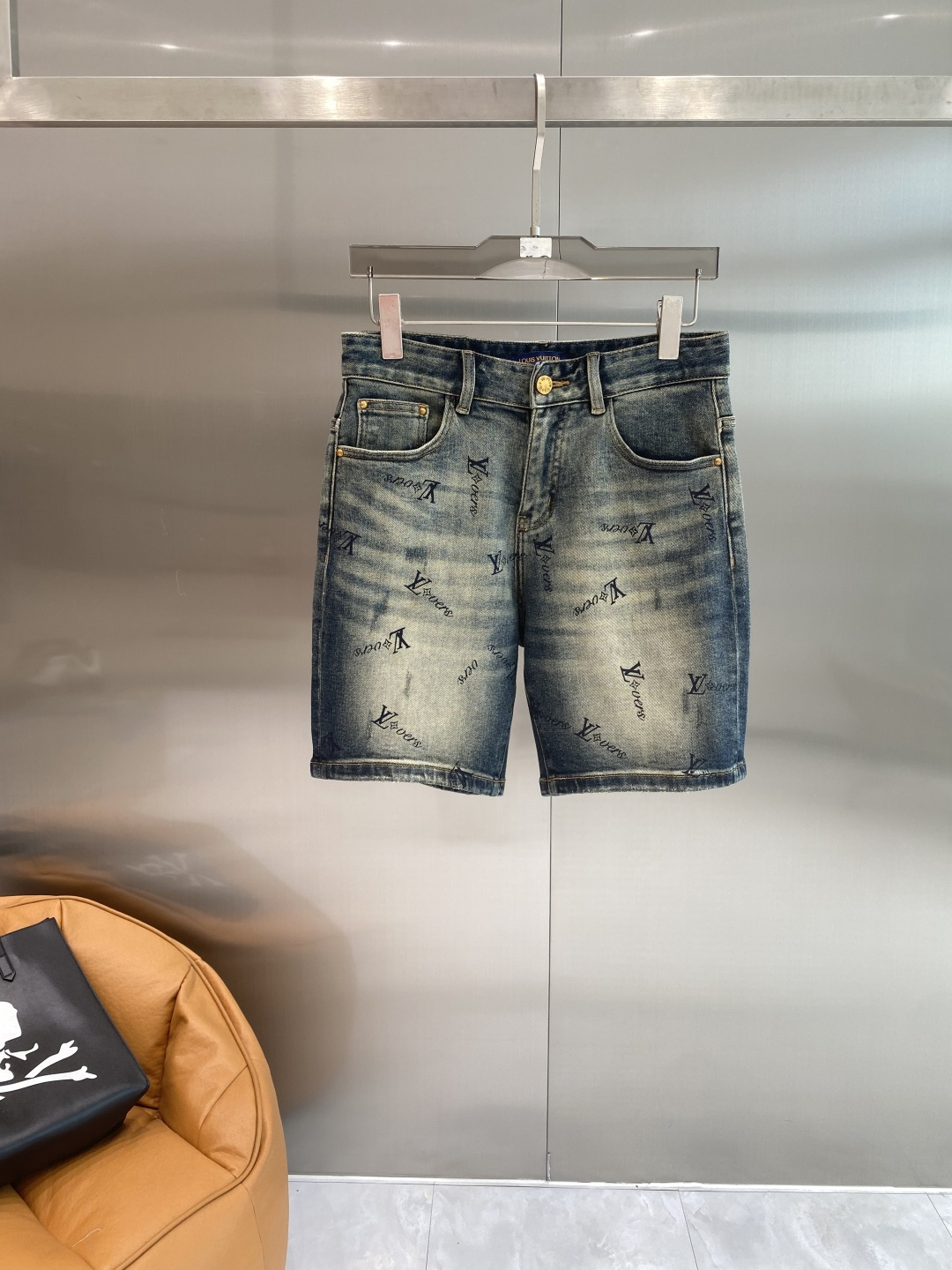 NO:913786,'Donkey Family' 2026 denim shorts, denim with classic patterns, retro and fashionable, metal buttons and pocket design, full of details. Great fit, not tight or loose, 29-36 next day,, louis vuitton, louis vuitton, shorts,19860909《驴家》 2026牛仔短裤, 牛仔搭配经典图案,复古又时髦,金属纽扣和口袋设计,细节感满满.版型很赞,不紧绷也不松垮,29-36隔天,,louis vuitton,louis vuitton,shorts,,Men's clothing