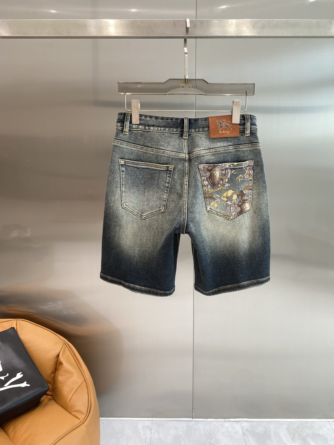 NO:913760,'Bajia' 2026 denim shorts, denim with classic patterns, retro and fashionable, metal buttons and pocket design, full of details. Great fit, not tight or loose, 29-36 next day, burberry, shorts,19860909《巴家》 2026牛仔短裤, 牛仔搭配经典图案,复古又时髦,金属纽扣和口袋设计,细节感满满.版型很赞,不紧绷也不松垮,29-36隔天,,burberry,shorts,,Men's clothing