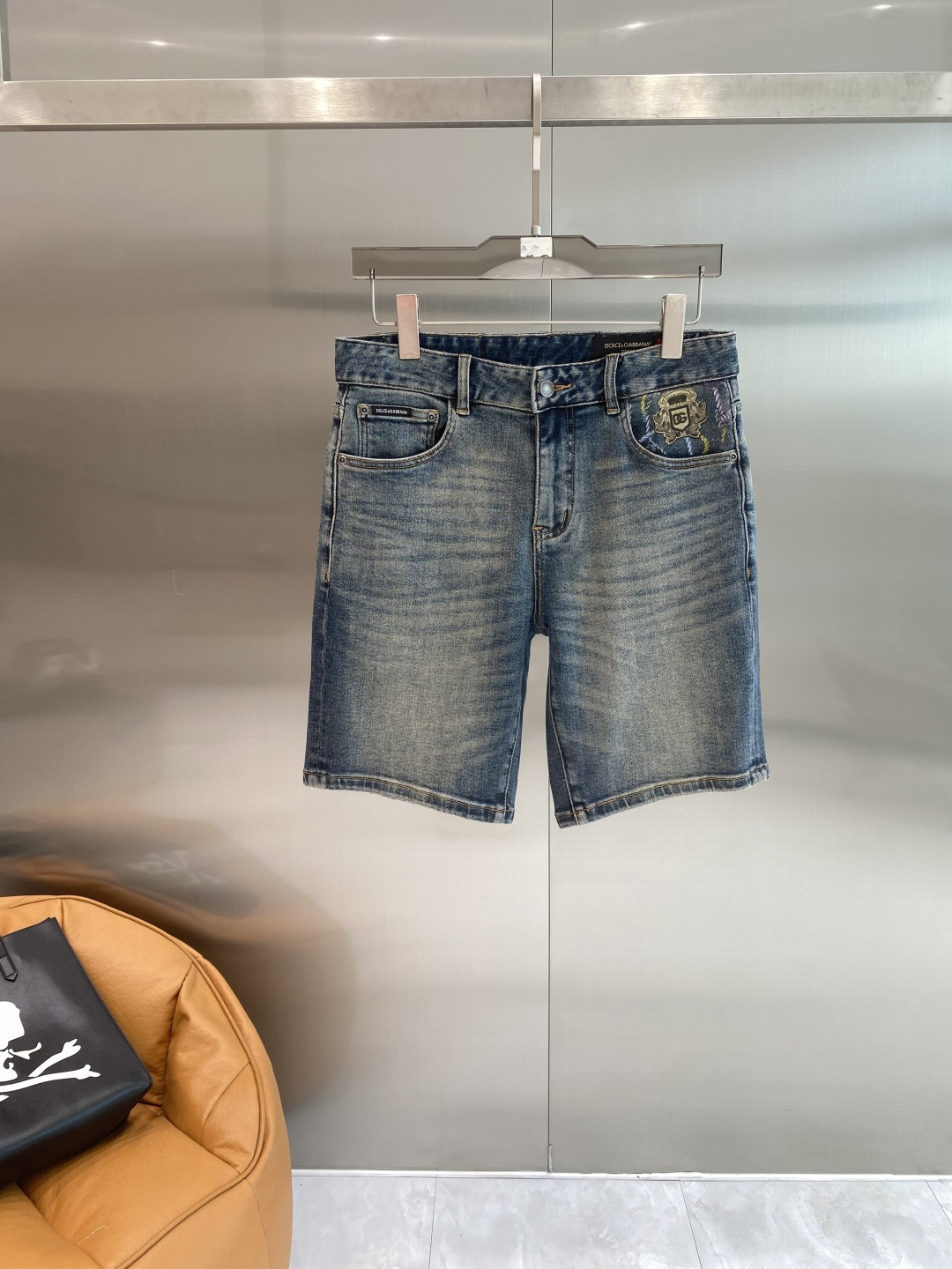 NO:913763,'DG Home' 2026 denim shorts, denim with classic patterns, retro and fashionable, metal buttons and pocket design, full of details. Great fit, not tight or loose, 29-36 next day,, gucci, shorts,19860909《DG家》 2026牛仔短裤, 牛仔搭配经典图案,复古又时髦,金属纽扣和口袋设计,细节感满满.版型很赞,不紧绷也不松垮,29-36隔天,,gucci,shorts,,Men's clothing