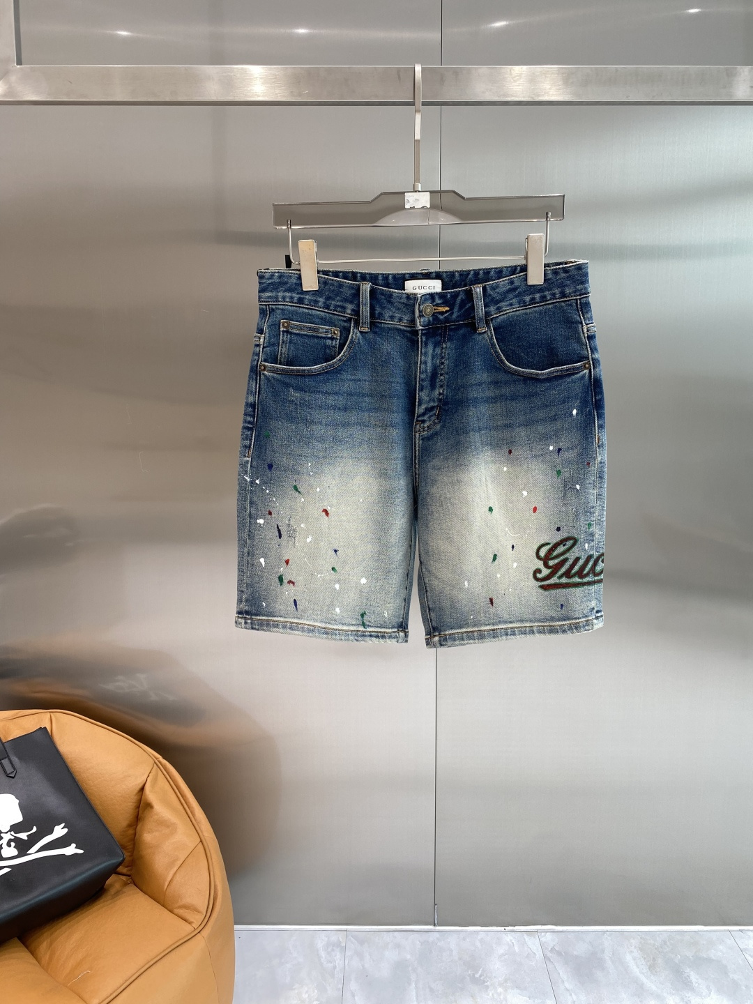 NO:918550,'Gujia' 26SS new denim shorts, high-end version!  Custom-made fabrics at the counter are highly breathable and comfortable, with impeccable details and brand element design concepts, reflecting high quality. It feels delicate and soft!  Presenting casual tailoring, the upper body shape is awesome. Size 29-36, next day, gucci, shorts,19860909《古家》 26SS新款 牛仔短裤,高端版本！专柜定制面料 透气舒适度高,细节无可挑剔,品牌元素设计理念,体现高品质.手感细腻柔软！呈现休闲裁剪,上身版型超赞.码数29-36隔天,,gucci,shorts,,Men's clothing