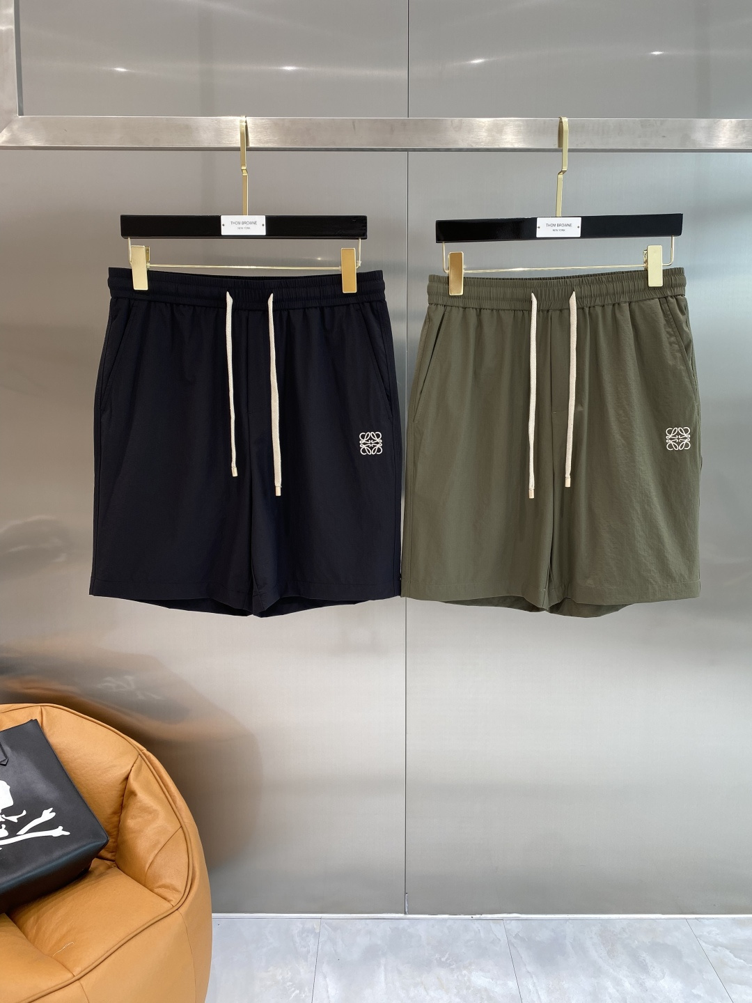 NO:918561,'Luo Family' 2026 spring and summer new casual shorts!  On sale simultaneously on the official website. Customized brand classic LOGO, customized fabrics, excellent comfort, strong touch. Highly recognizable, perfect appearance and craftsmanship. Sizes M-3XL next day, loewe, shorts,19860909《罗家》 2026春夏新款休闲短裤！官网同步发售.定制品牌经典LOGO,定制面料,舒适度极好,手触感强烈.辨识度极高,完美品相工艺. 尺码M-3XL隔天,,loewe,shorts,,Men's clothing