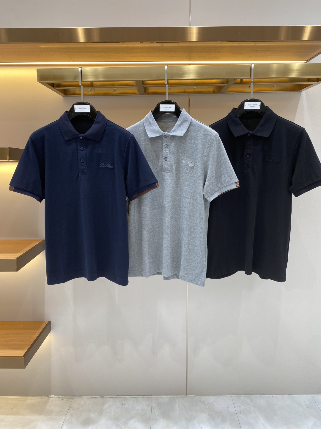 NO:918570,'LP Home' 2026 Men's Business Casual Solid Color Lapel Short-Sleeved POLO Shirt #Customers provide imported pique cotton fabrics, selected high-quality long-staple cotton raw materials, the fabric properties are all superior, the mesh structure is fine and natural, after washing, the texture becomes more friendly, both comfort and breathability are perfect, the tactile experience is self-evident, POLO shirt size M-3XL next day, loro piana, T-shirt,19860909《LP家》 2026男士商务休闲纯色翻领短袖POLO衫#客供进口珠地棉面料,甄选上等长绒棉花原料,面料属性皆为上乘,网眼结构细腻自然,经过水洗后,肌理变得更具亲和力,舒适性与透气性完美兼备,触感体验不言而喻,POLO衫 尺码M-3XL隔天,,loro piana,T-shirt,,Men's clothing