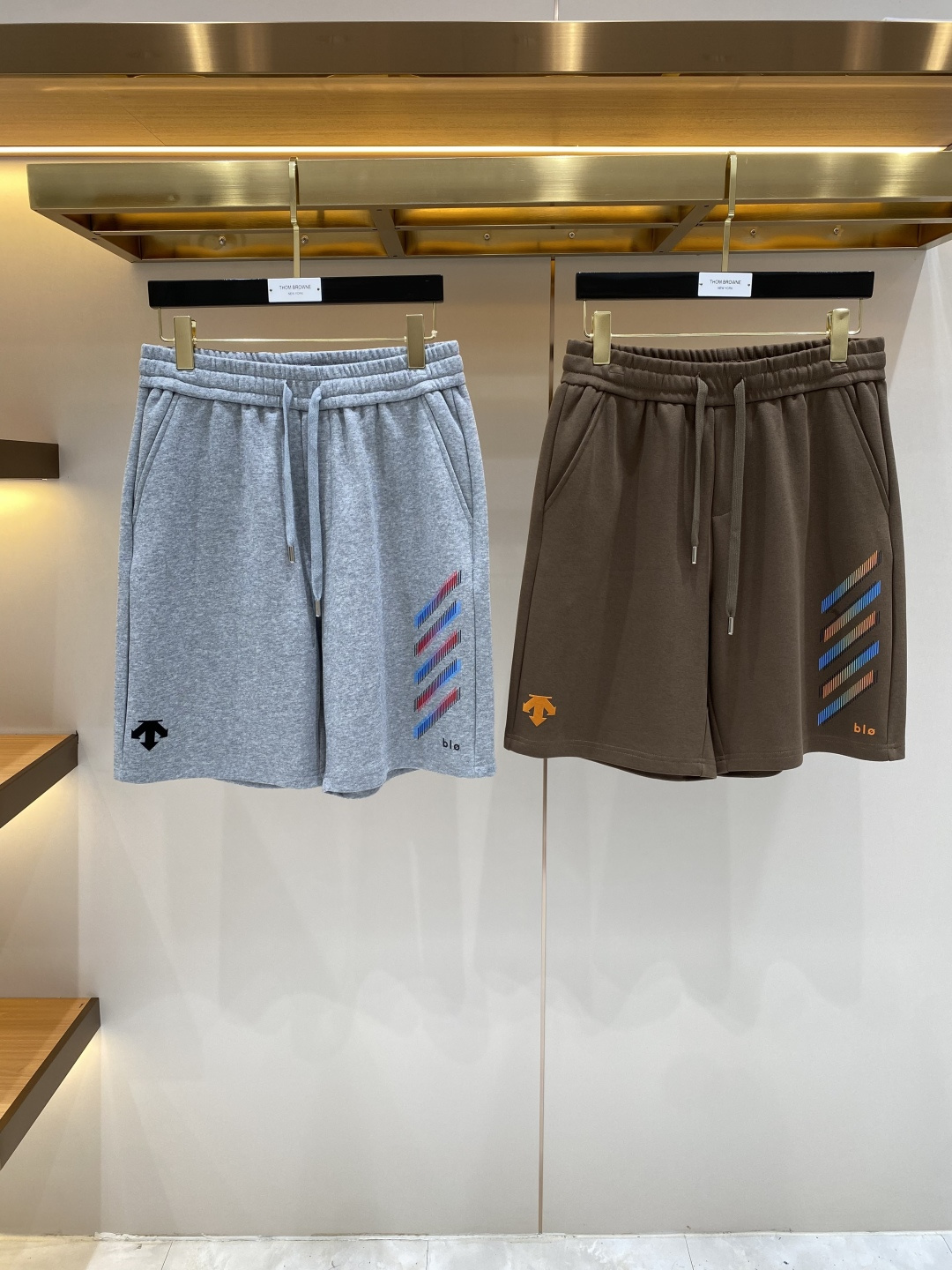 NO:937701,'Dezon Family' 2026 spring and summer new casual shorts!  On sale simultaneously on the official website. Customized brand classic LOGO, customized fabrics, excellent comfort, strong touch. Highly identifiable, perfect appearance and craftsmanship. Sizes M-3XL next day, shorts,19860909《迪桑家》 2026春夏新款休闲短裤！官网同步发售.定制品牌经典LOGO,定制面料,舒适度极好,手触感强烈.辨识度极高,完美品相工艺. 尺码M-3XL隔天,,shorts,,Men's clothing