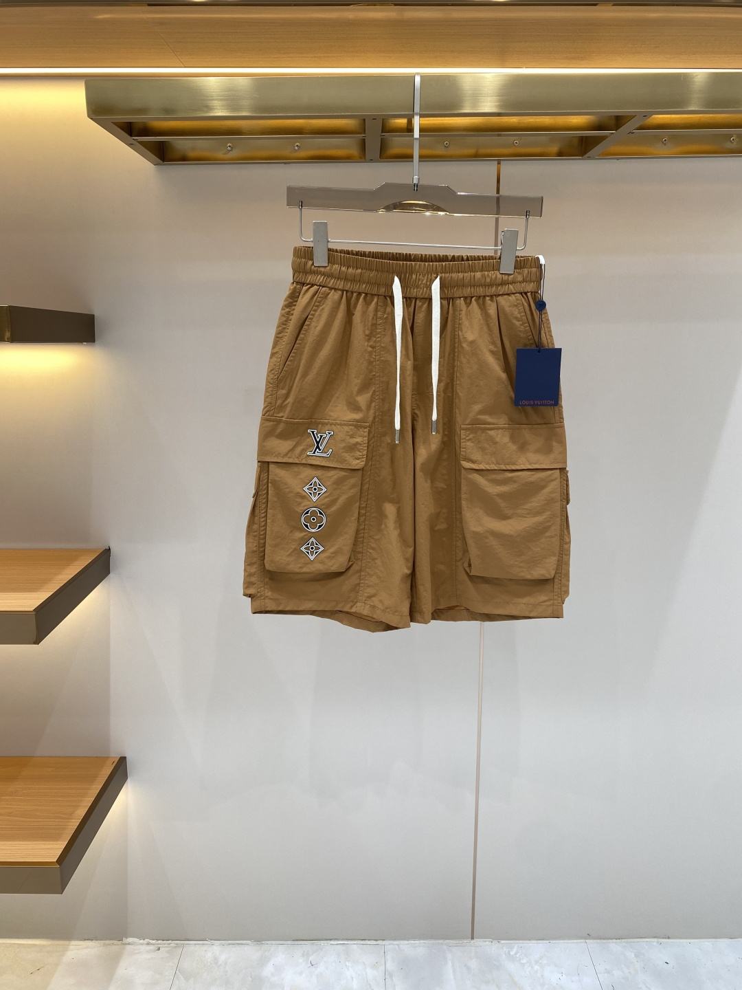 NO:949585,'Donkey Family' 2026 spring and summer new casual shorts!  On sale simultaneously on the official website. Customized brand classic LOGO, customized fabrics, excellent comfort, strong touch. Highly identifiable, perfect appearance and craftsmanship. Sizes M-4XL,, louis vuitton, louis vuitton, shorts,19860909《驴家》 2026春夏新款休闲短裤！官网同步发售.定制品牌经典LOGO,定制面料,舒适度极好,手触感强烈.辨识度极高,完美品相工艺. 尺码M-4XL,,louis vuitton,louis vuitton,shorts,,Men's clothing