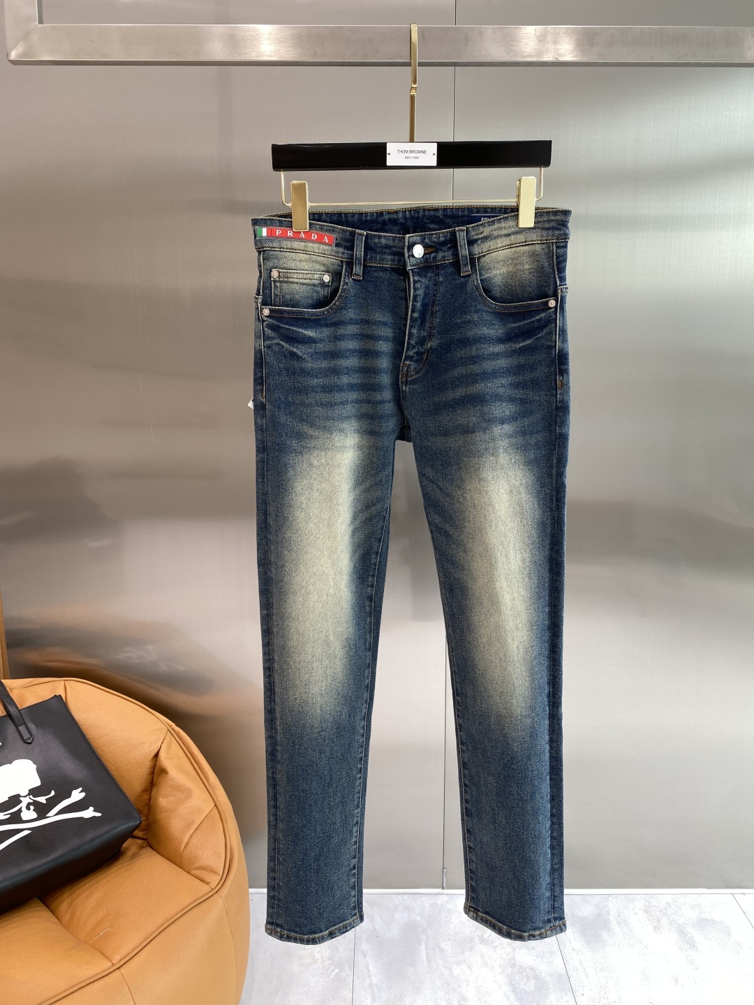 NO:948541,'Pujia' 2026 heavy-duty washed casual jeans, imported original washed stretch fabric, comfortable and elastic, unique design, super correct fit, comfortable and breathable, extremely high grade, counter quality, handsome upper body, size 29-36, next day, prada, jeans,19860909《普家》 2026重工水洗休闲牛仔裤,进口原版水洗弹力面料,舒适有弹性,独特设计,版型超正,舒适透气,档次极高,专柜品质,上身帅气十足,码数29-36隔天,,prada,jeans,,Men's clothing