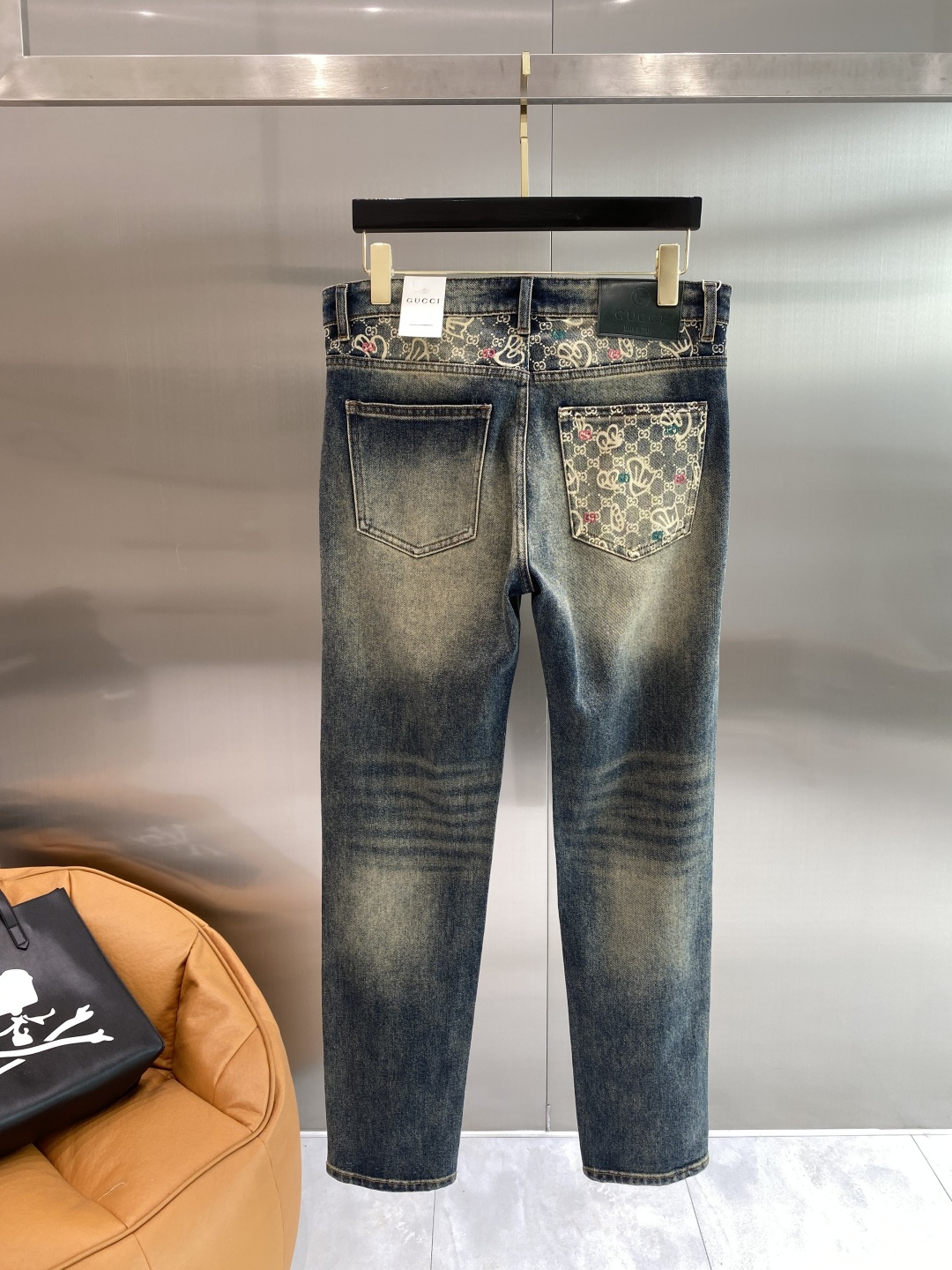 NO:948553,'Gujia' 2026 heavy-duty washed casual jeans, imported original washed stretch fabric, comfortable and elastic, unique design, super correct fit, comfortable and breathable, extremely high grade, counter quality, handsome upper body, size 29-36, next day,,gucci,jeans,19860909《古家》 2026重工水洗休闲牛仔裤,进口原版水洗弹力面料,舒适有弹性,独特设计,版型超正,舒适透气,档次极高,专柜品质,上身帅气十足,码数29-36隔天,,gucci,jeans,,Men's clothing