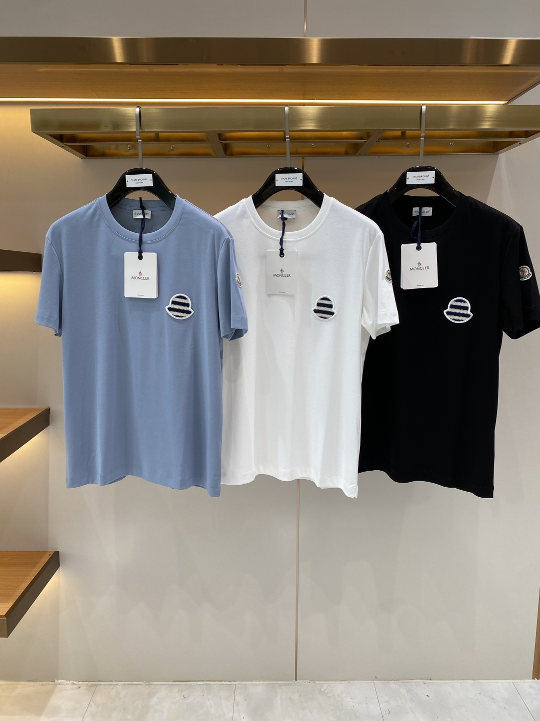 NO:948612,'Mengjia' 2026 new launch counter latest short-sleeved round neck T-shirt, high-end custom design, avant-garde and fashionable!  Process design: high-end customized fabrics. Soft to the touch. Comfortable to wear. Counter-level exquisite stitching. Fine workmanship. The upper body effect is incomparably handsome!  A must-have item for a stylish man!  Size M-3XL next day, T-shirt, tees, t-shirt,19860909《蒙家》 2026新款首发专柜最新款短袖圆领T恤 高端订制 设计前卫时尚！工艺设计 高端定制面料.手感柔软.穿着舒适.专柜级别精致车线.做工精细.上身效果无敌帅气！型男必备单品！码数M-3XL 隔天,,T-shirt,tees，t-shirt,,Men's clothing