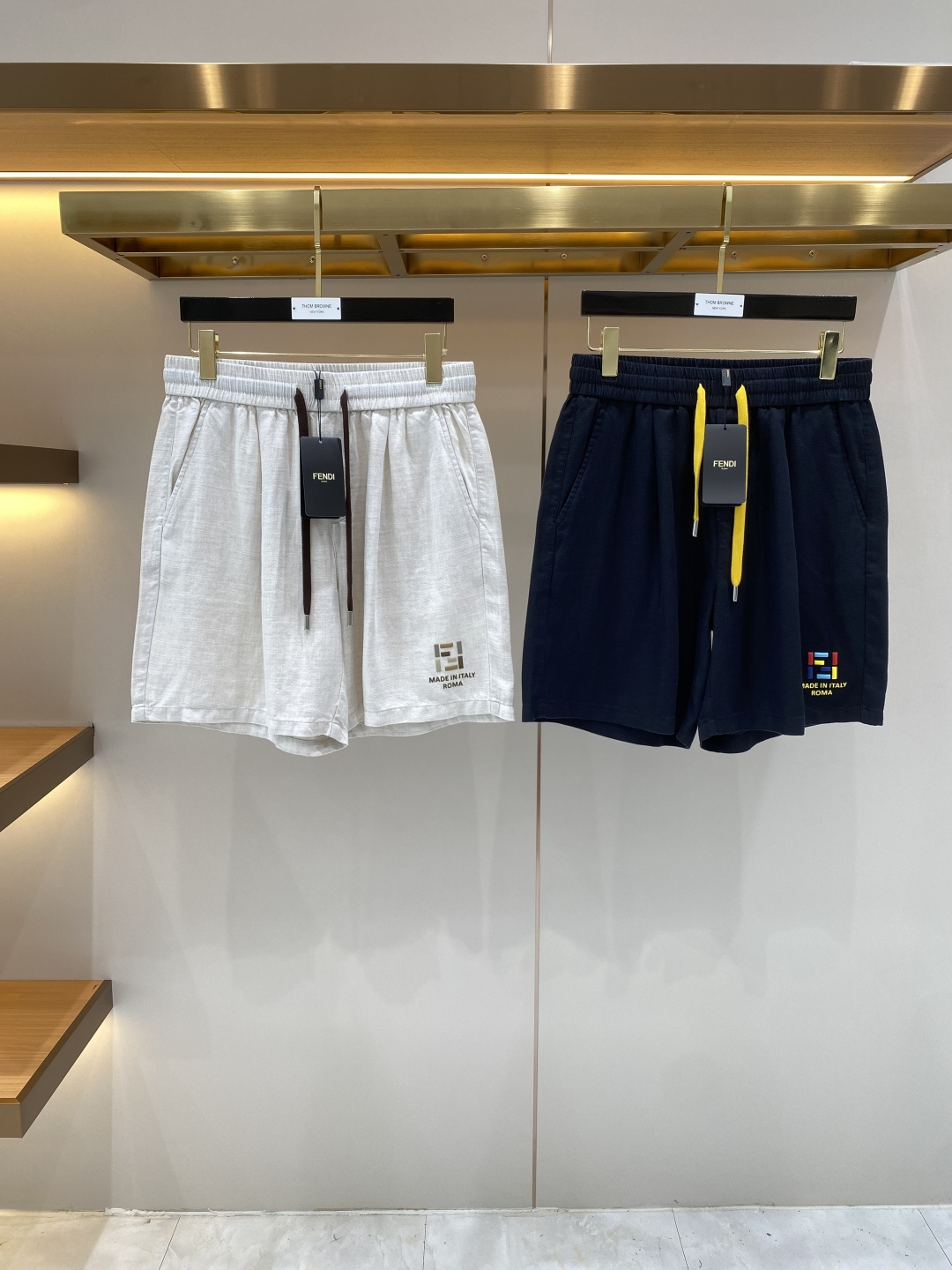 NO:949700,'Fenjia' 2026 spring and summer new casual shorts!  On sale simultaneously on the official website. Customized brand classic LOGO, customized fabrics, excellent comfort, strong hand touch. Highly recognizable, perfect appearance and craftsmanship. Sizes M-3XL next day, fendi, shorts,19860909《芬家》 2026春夏新款休闲短裤！官网同步发售.定制品牌经典LOGO,定制面料,舒适度极好,手触感强烈.辨识度极高,完美品相工艺. 尺码M-3XL隔天,,fendi,shorts,,Men's clothing