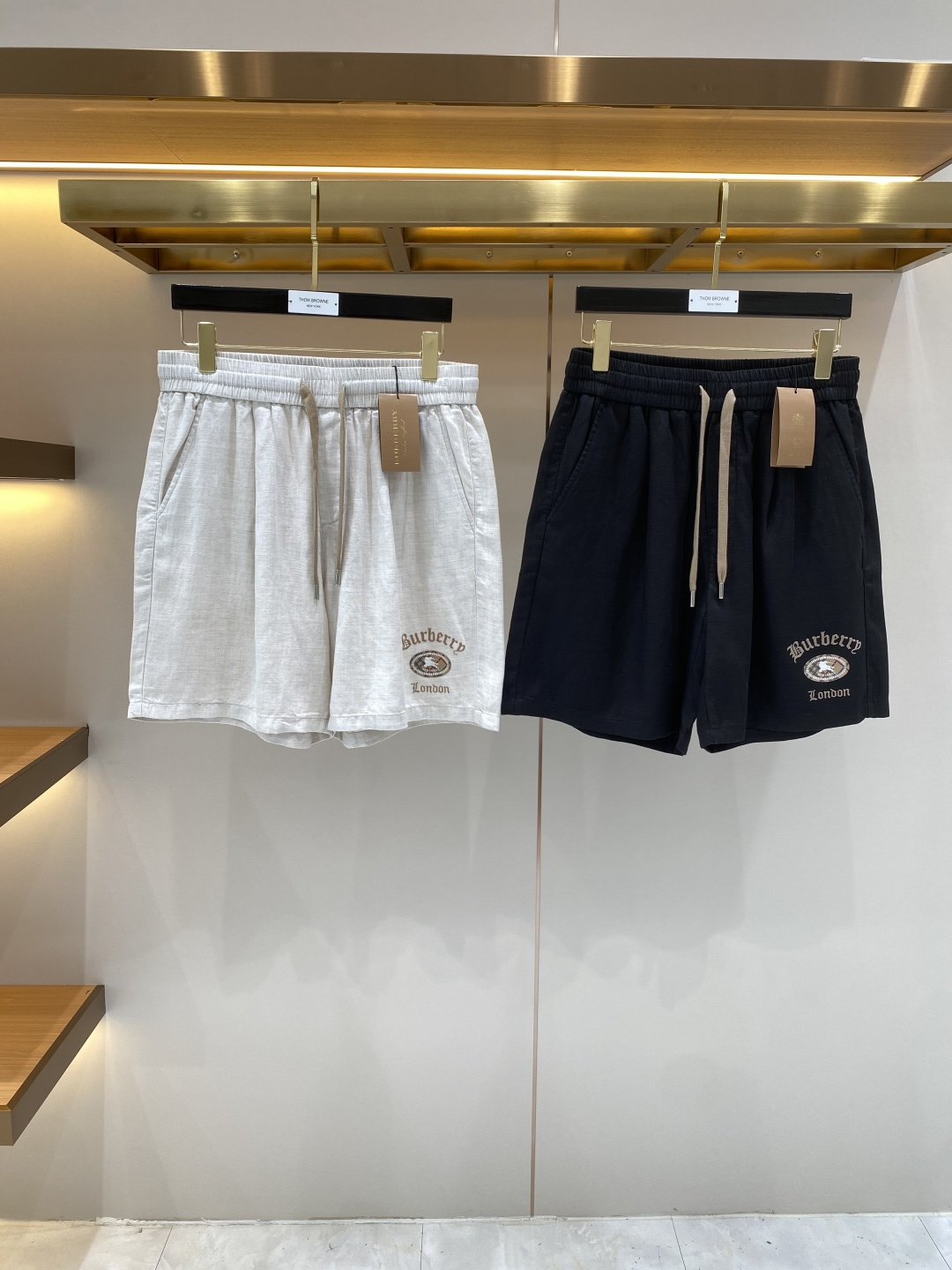 NO:949712,'Bajia' 2026 spring and summer new casual shorts!  On sale simultaneously on the official website. Customized brand classic LOGO, customized fabrics, excellent comfort, strong touch. Highly identifiable, perfect appearance and craftsmanship. Sizes M-3XL next day, burberry, shorts,19860909《巴家》 2026春夏新款休闲短裤！官网同步发售.定制品牌经典LOGO,定制面料,舒适度极好,手触感强烈.辨识度极高,完美品相工艺. 尺码M-3XL隔天,,burberry,shorts,,Men's clothing