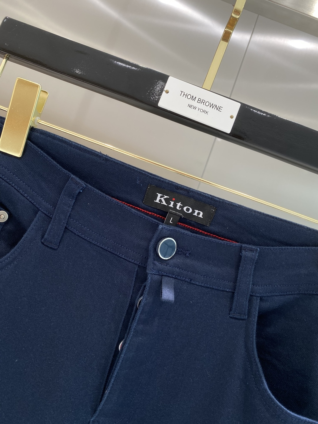 《𝙉𝙚𝙬🖤❤️KiTon 家》 2026专柜新品大爆款高端休闲裤松紧裤！奢华品牌logo重工艺点缀 随意进出专柜，高端男