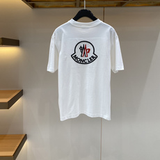 《𝙉𝙚𝙬🖤❤️蒙家》 2026新款首发专柜最新款短袖圆领T恤 高端订制 设计前卫时尚!手绘品牌logo工艺设计 高端定制 《𝙉𝙚𝙬🖤❤️蒙家》 2026新款首发专柜最新款短袖圆领T恤 高端订制 设计前卫时尚!手绘品牌logo工艺设计 高端定制