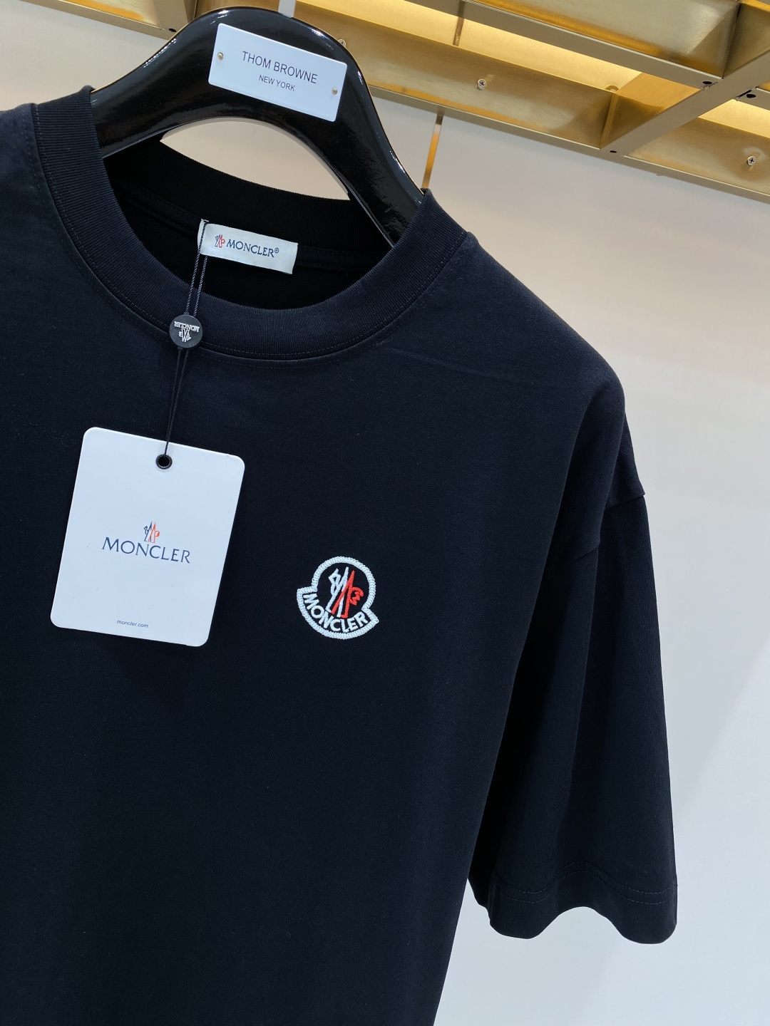 《𝙉𝙚𝙬🖤❤️蒙家》 2026新款首发专柜最新款短袖圆领T恤 高端订制 设计前卫时尚!手绘品牌logo工艺设计 高端定制 《𝙉𝙚𝙬🖤❤️蒙家》 2026新款首发专柜最新款短袖圆领T恤 高端订制 设计前卫时尚!手绘品牌logo工艺设计 高端定制