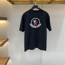 《𝙉𝙚𝙬🖤❤️蒙家》 2026新款首发专柜最新款短袖圆领T恤 高端订制 设计前卫时尚!手绘品牌logo工艺设计 高端定制 《𝙉𝙚𝙬🖤❤️蒙家》 2026新款首发专柜最新款短袖圆领T恤 高端订制 设计前卫时尚!手绘品牌logo工艺设计 高端定制