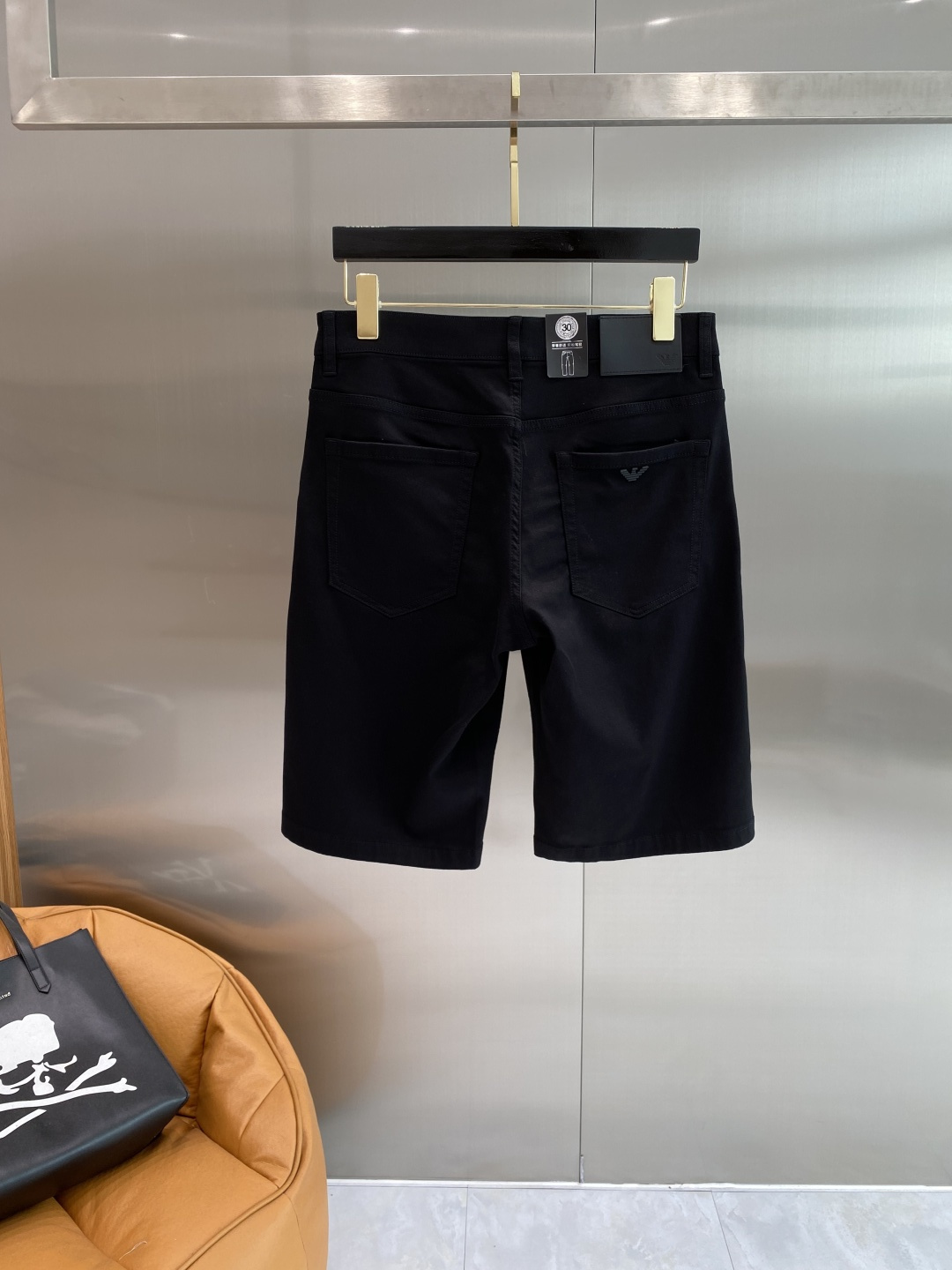 NO:953147,'Ama's Family' 2026 denim shorts, denim with classic patterns, retro and fashionable, metal buttons and pocket design, full of details. The fit is great, not tight or loose, 30-36 next day,,shorts,19860909《阿玛家》 2026牛仔短裤, 牛仔搭配经典图案,复古又时髦,金属纽扣和口袋设计,细节感满满.版型很赞,不紧绷也不松垮,30-36隔天,,shorts,,Men's clothing
