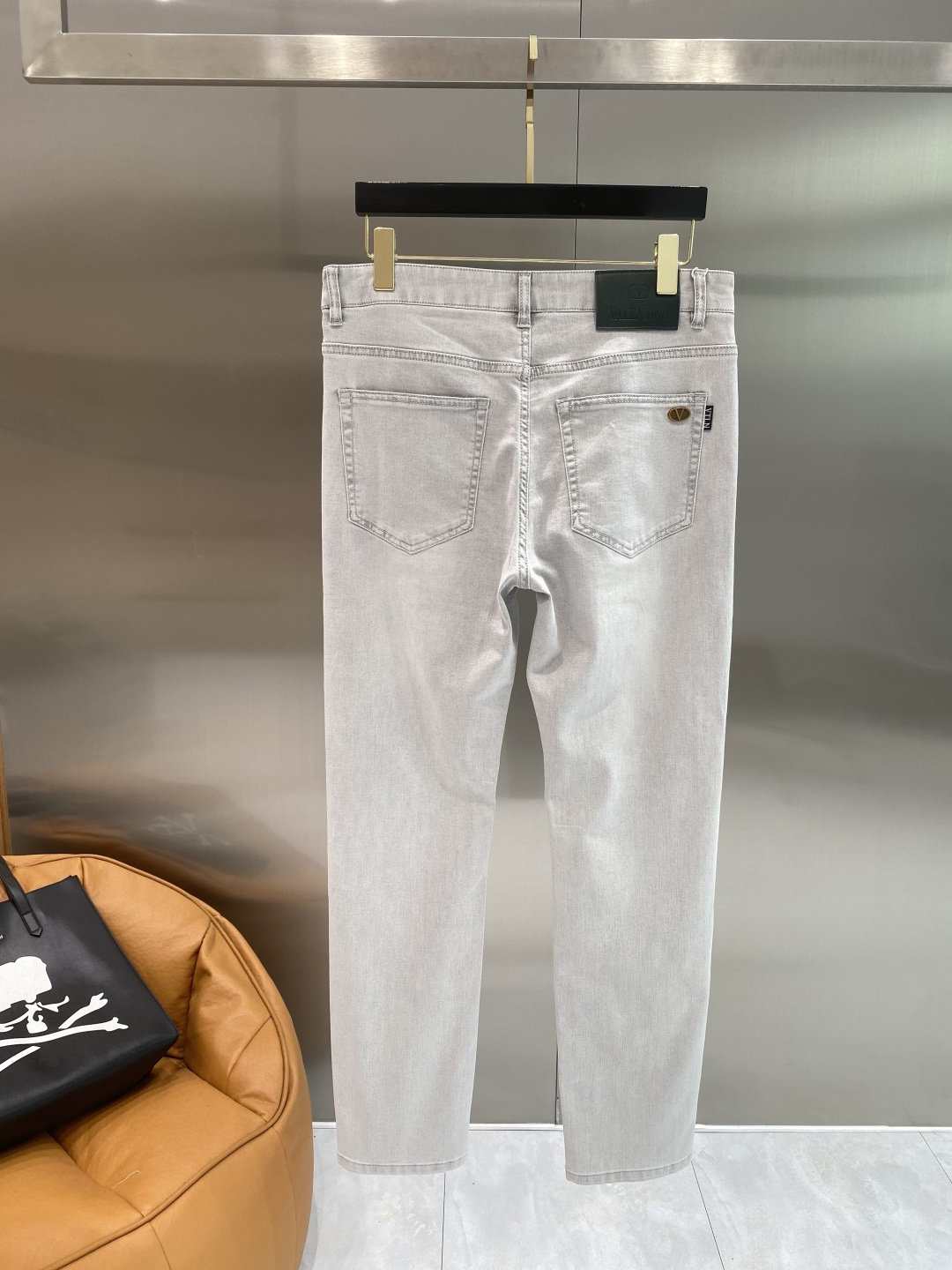 NO:955433,'Warren's Family' 2026 spring heavy-duty washed casual jeans, imported original washed stretch fabric, comfortable and elastic, unique design, super correct fit, comfortable and breathable, extremely high grade, counter quality, handsome upper body, size 29-36, next day,,valentino,jeans,19860909《华伦家》 2026春款重工水洗休闲牛仔裤,进口原版水洗弹力面料,舒适有弹性,独特设计,版型超正,舒适透气,档次极高,专柜品质,上身帅气十足,码数29-36隔天,,valentino,jeans,,Men's clothing