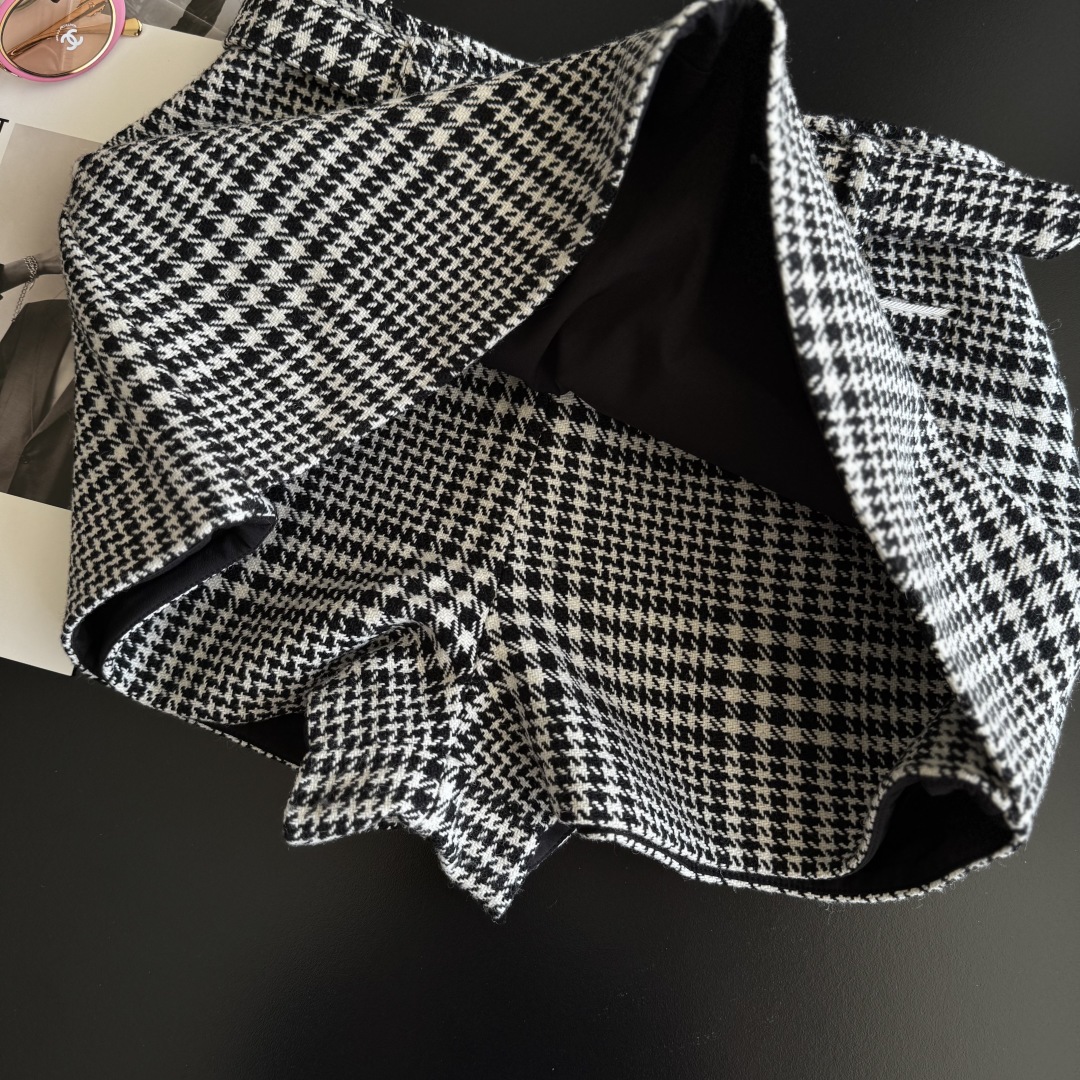 Houndstooth Wool Blend Skirted Shorts with Belt - Retro Chic Style 8 cmp i1756035920071 5516 0 7