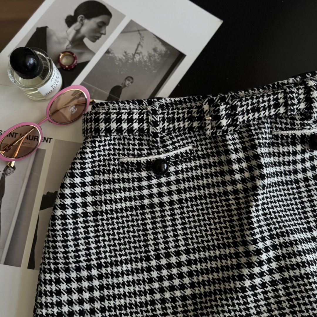 Houndstooth Wool Blend Skirted Shorts with Belt - Retro Chic Style 6 cmp i1756035925021 504 0 5
