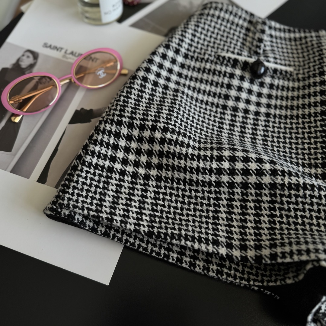 Houndstooth Wool Blend Skirted Shorts with Belt - Retro Chic Style 7 cmp i1756035925031 1861 0 6