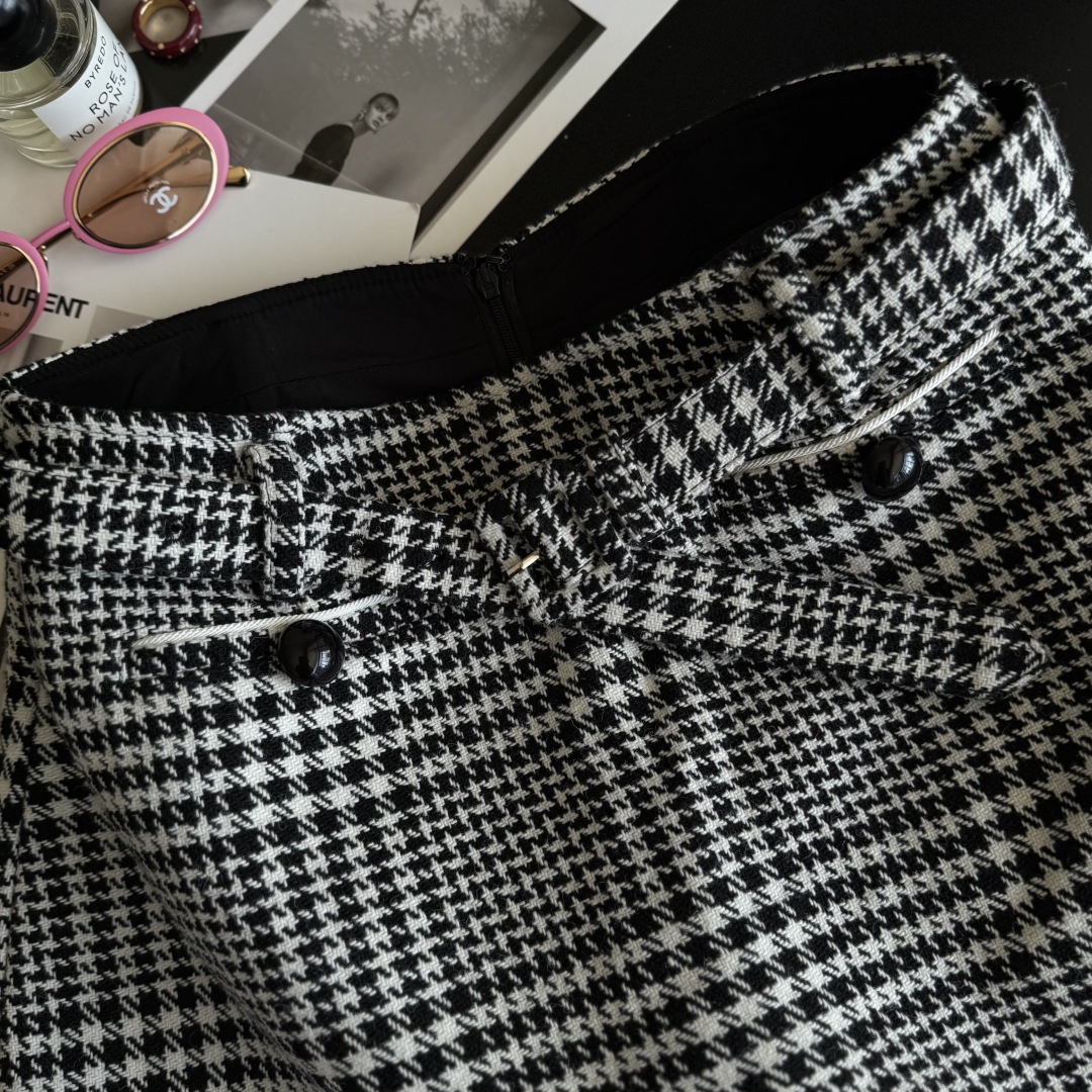 Houndstooth Wool Blend Skirted Shorts with Belt - Retro Chic Style 5 cmp i1756035926763 7979 0 4
