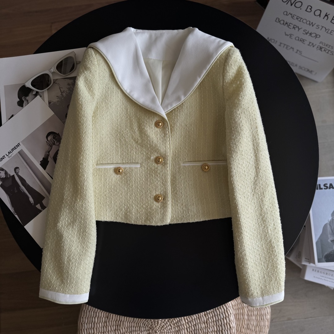 Veste en Tweed avec Col Marin et Boutons Dorés, Style Chanel